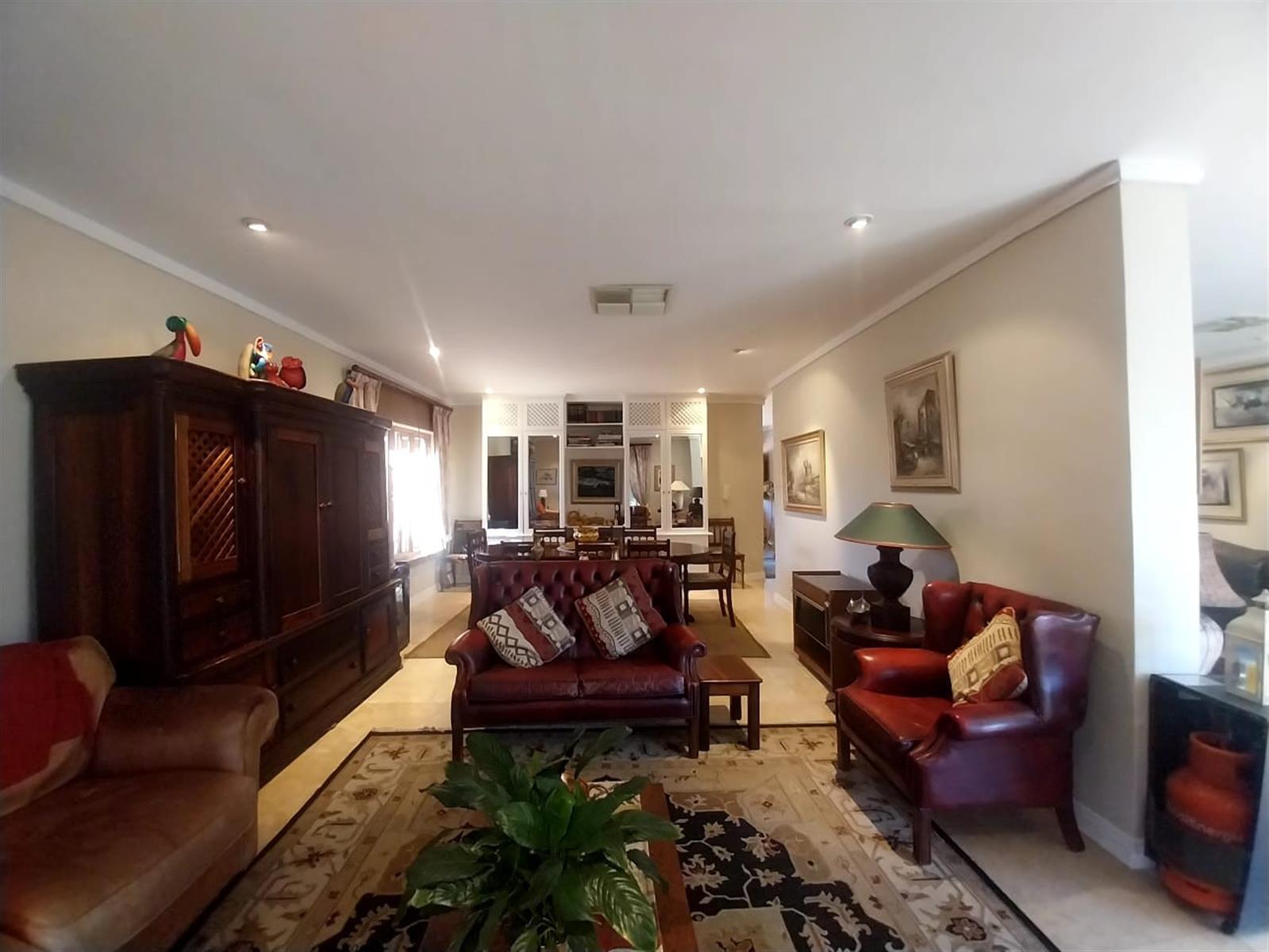 Beautiful Low-Maintenance 3-Bedroom Family Home in a Sought-After Area
