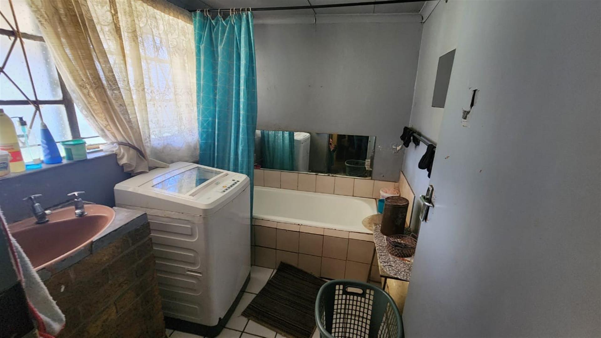 Small Holding For Sale in Witpoortjie AH, Brakpan