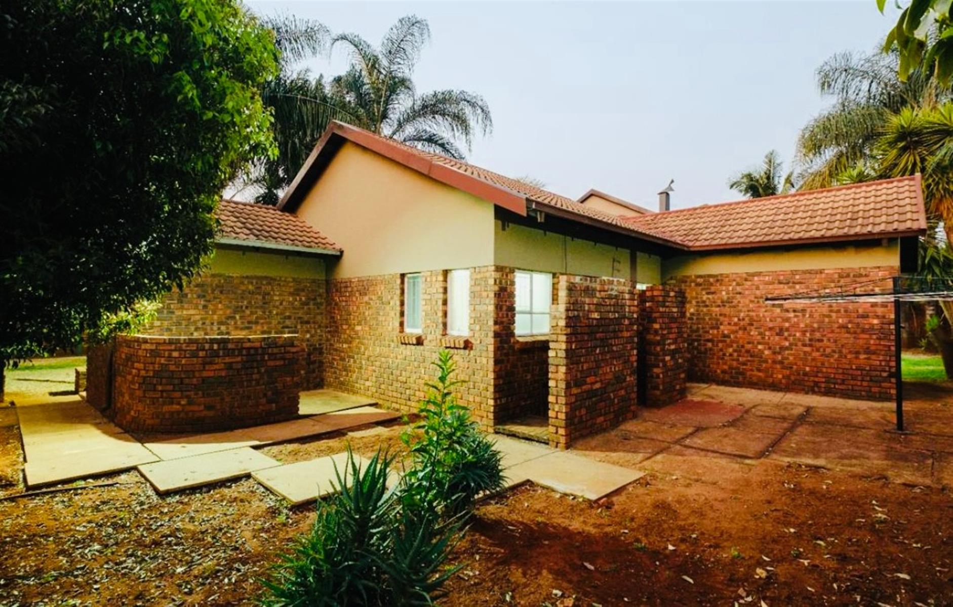 4 Bedroom House For Sale in Theresapark, Akasia