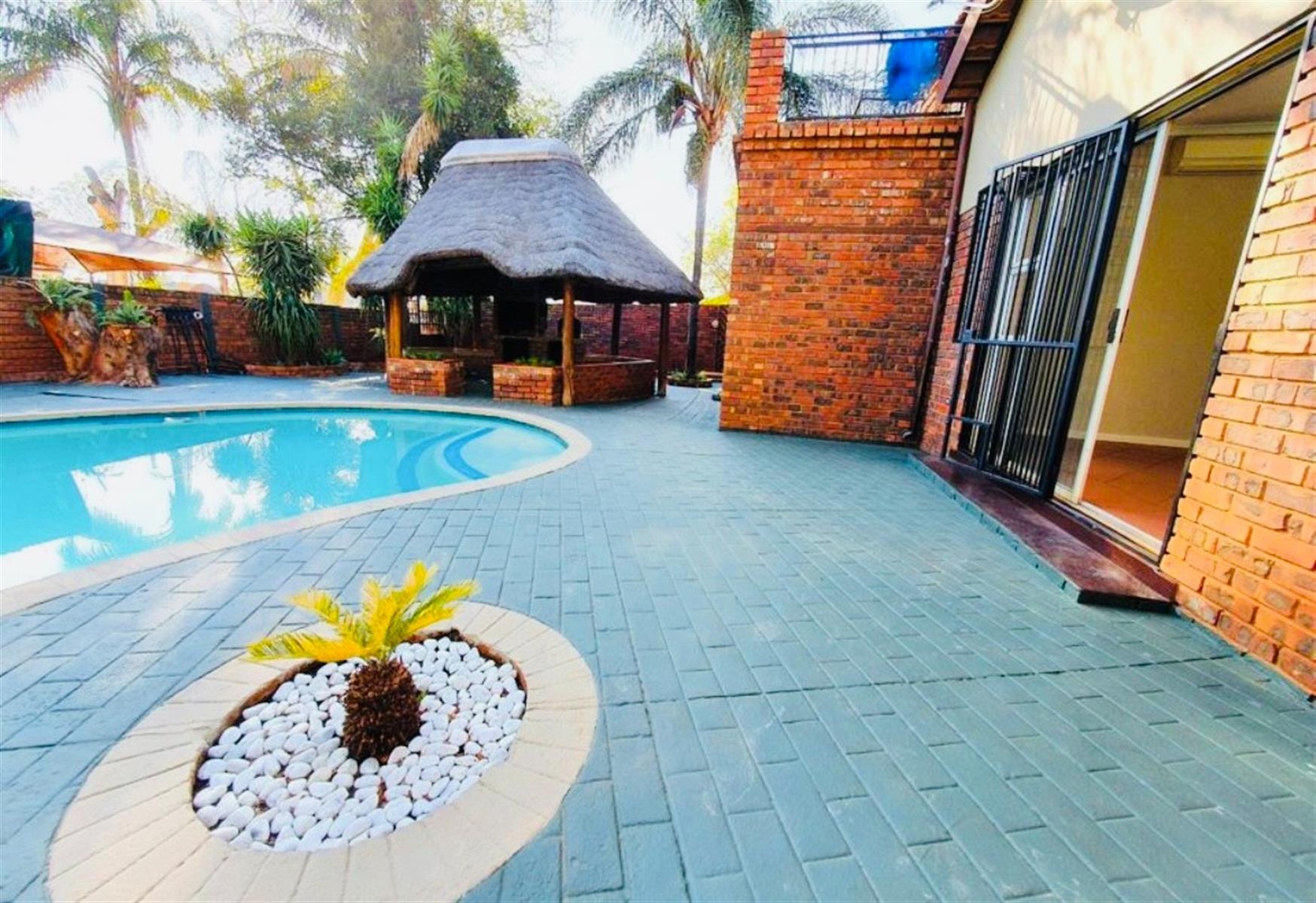 4 Bedroom House For Sale in Theresapark, Akasia