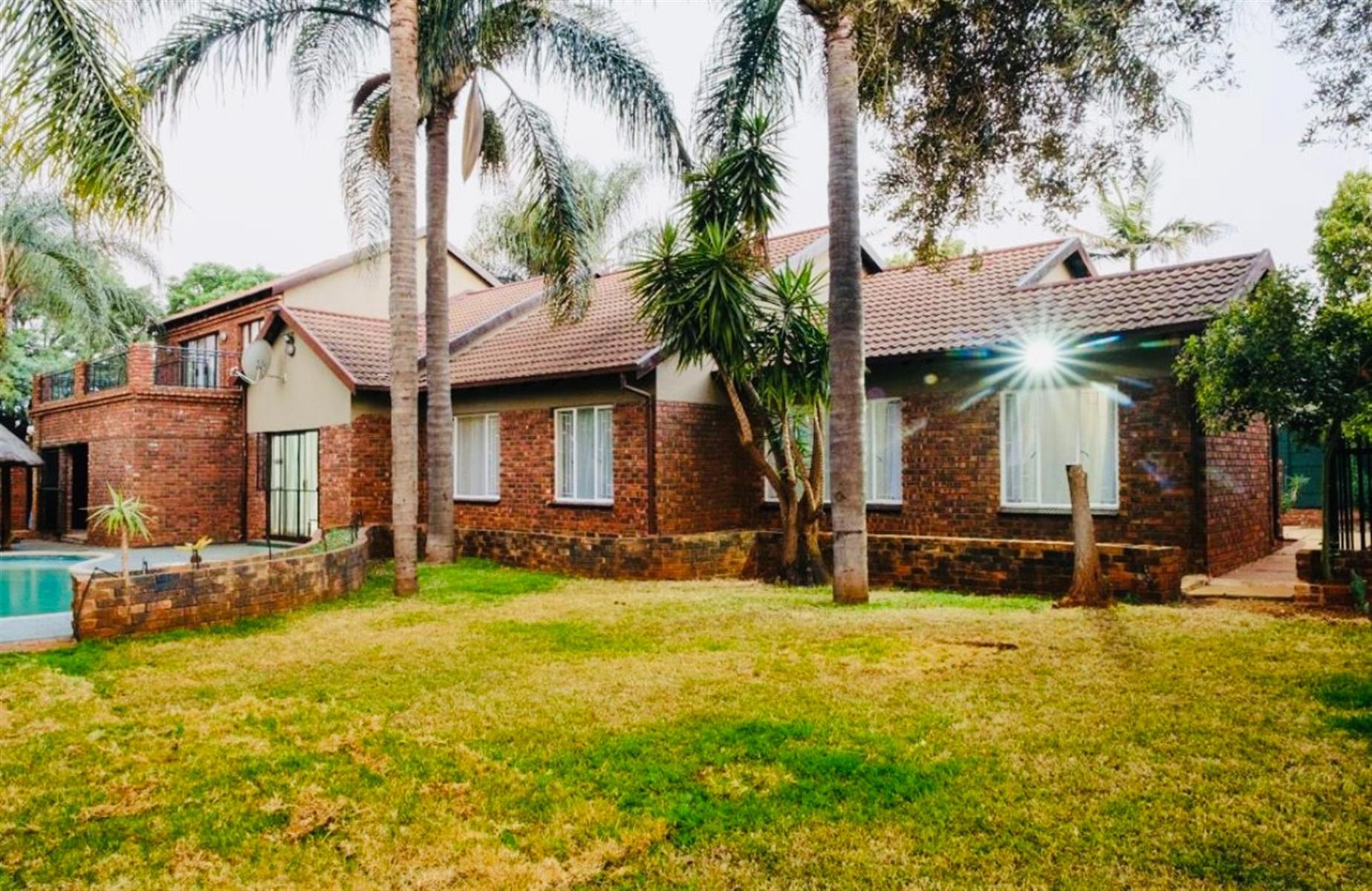 4 Bedroom House For Sale in Theresapark, Akasia
