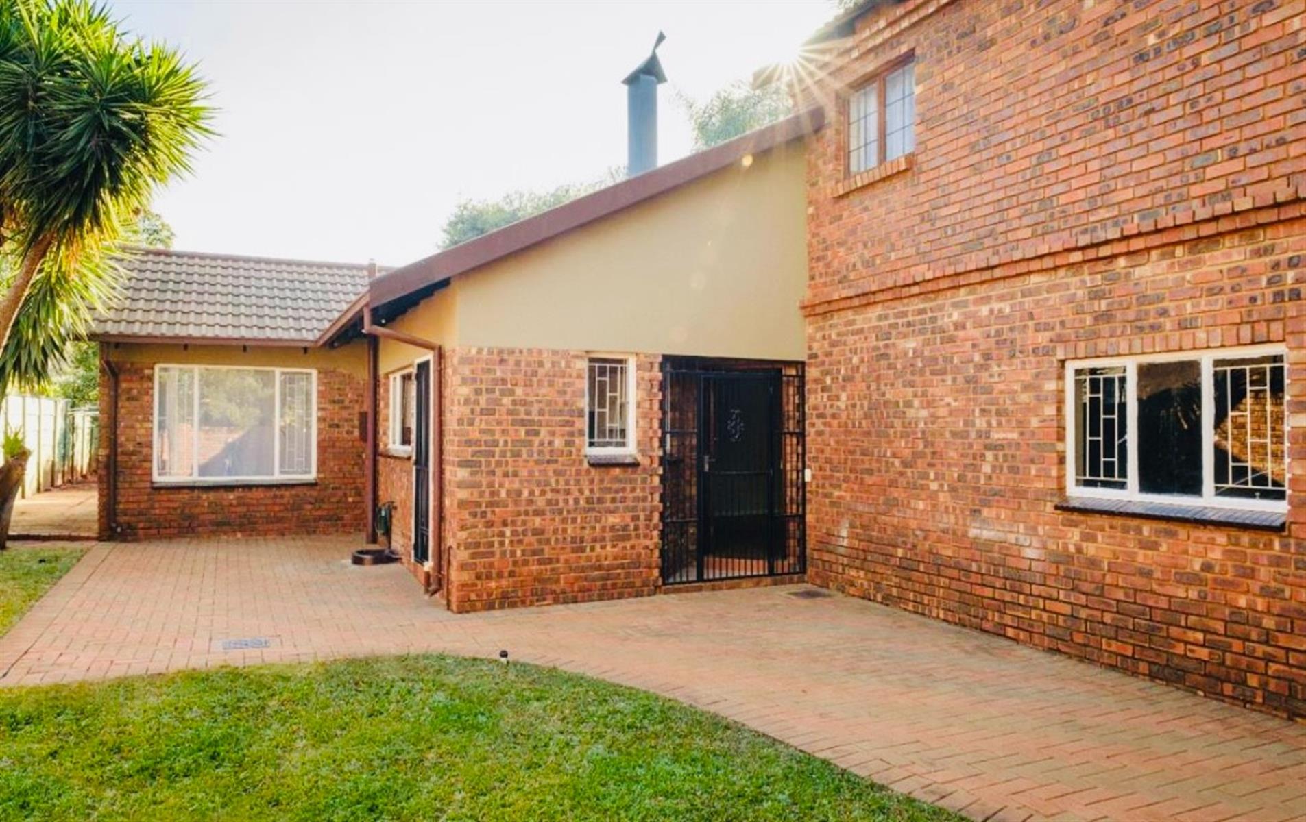 4 Bedroom House For Sale in Theresapark, Akasia