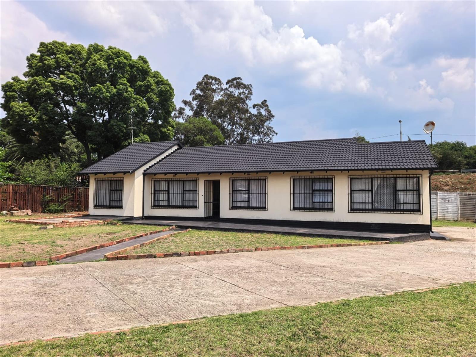 Charming Four Bedroom Home Move In Ready With Yard That Is A Canvas