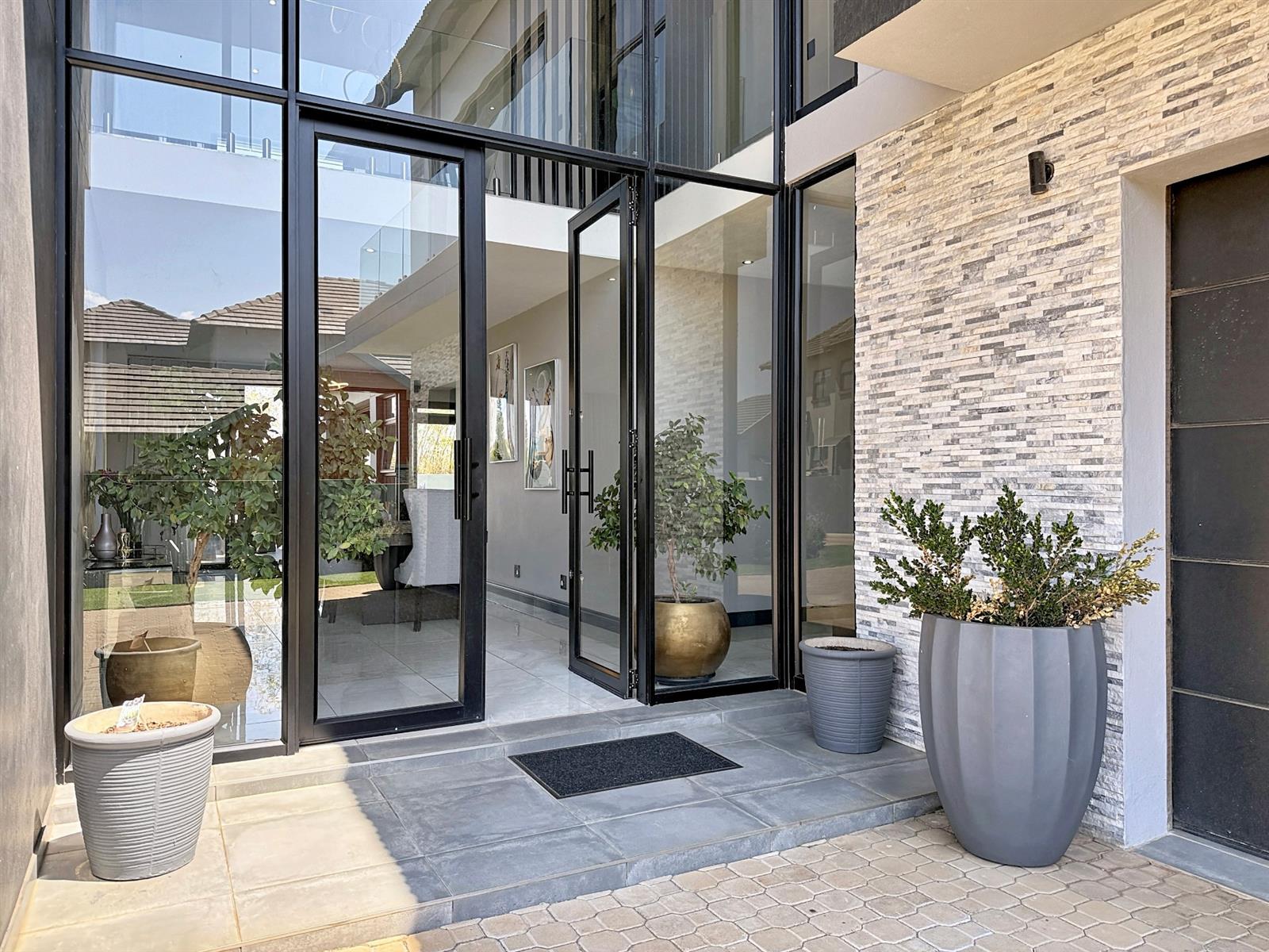 Elegant 5-Bedroom, 5.5 Bath Family Home - The Hills Game Reserve Estate, Pretoria East