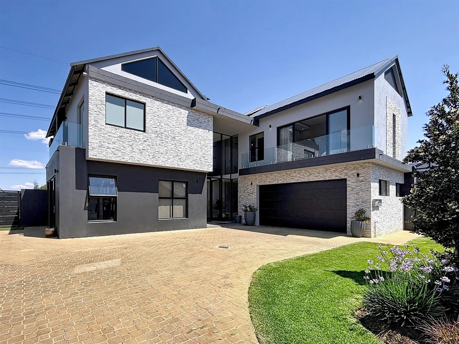 Elegant 5-Bedroom, 5.5 Bath Family Home - The Hills Game Reserve Estate, Pretoria East