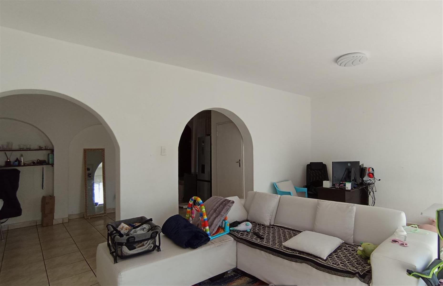 3-Bedroom Apartment for Sale in Ferndale, Randburg R1,055,000