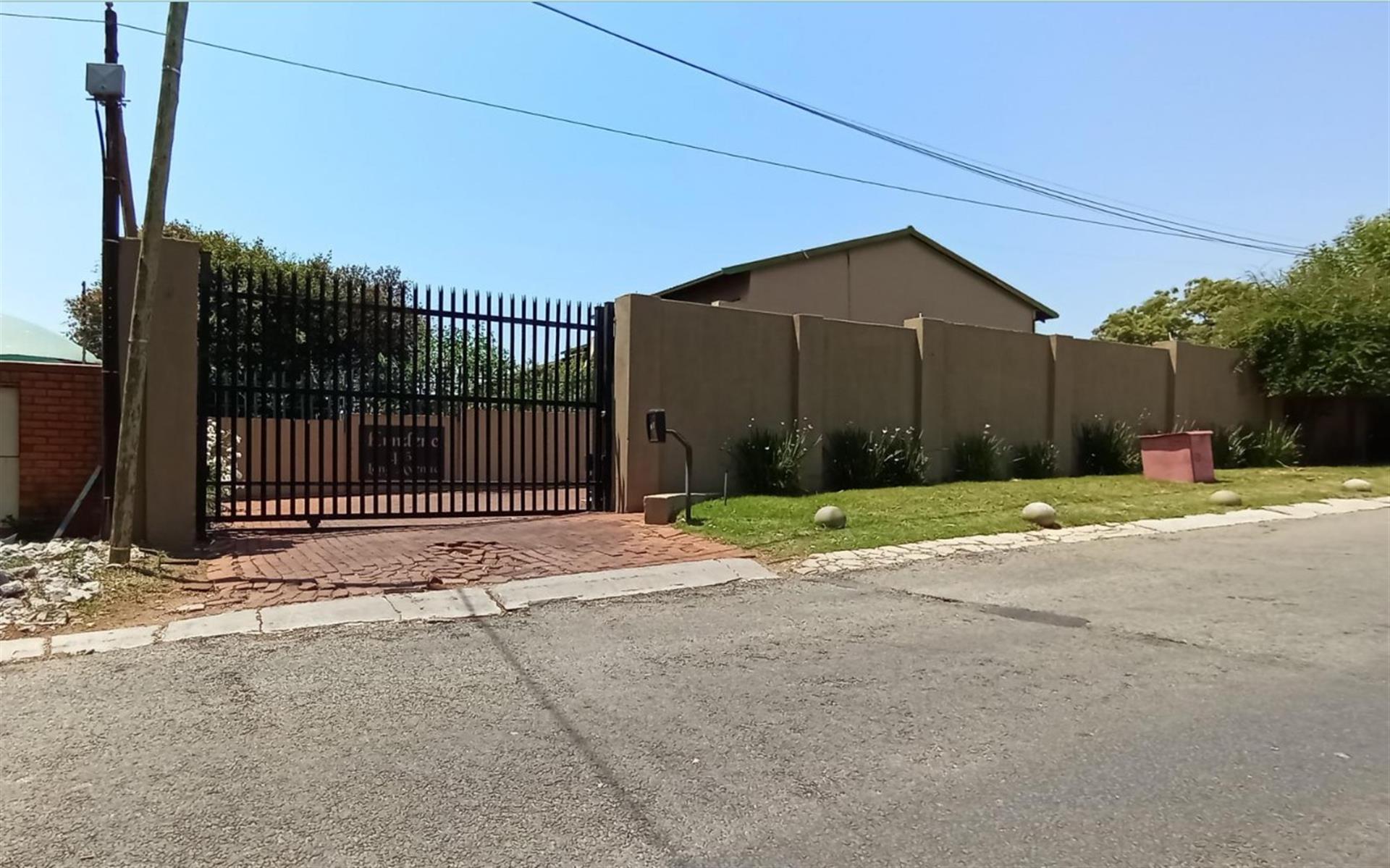 3-Bedroom Apartment for Sale in Ferndale, Randburg R1,055,000