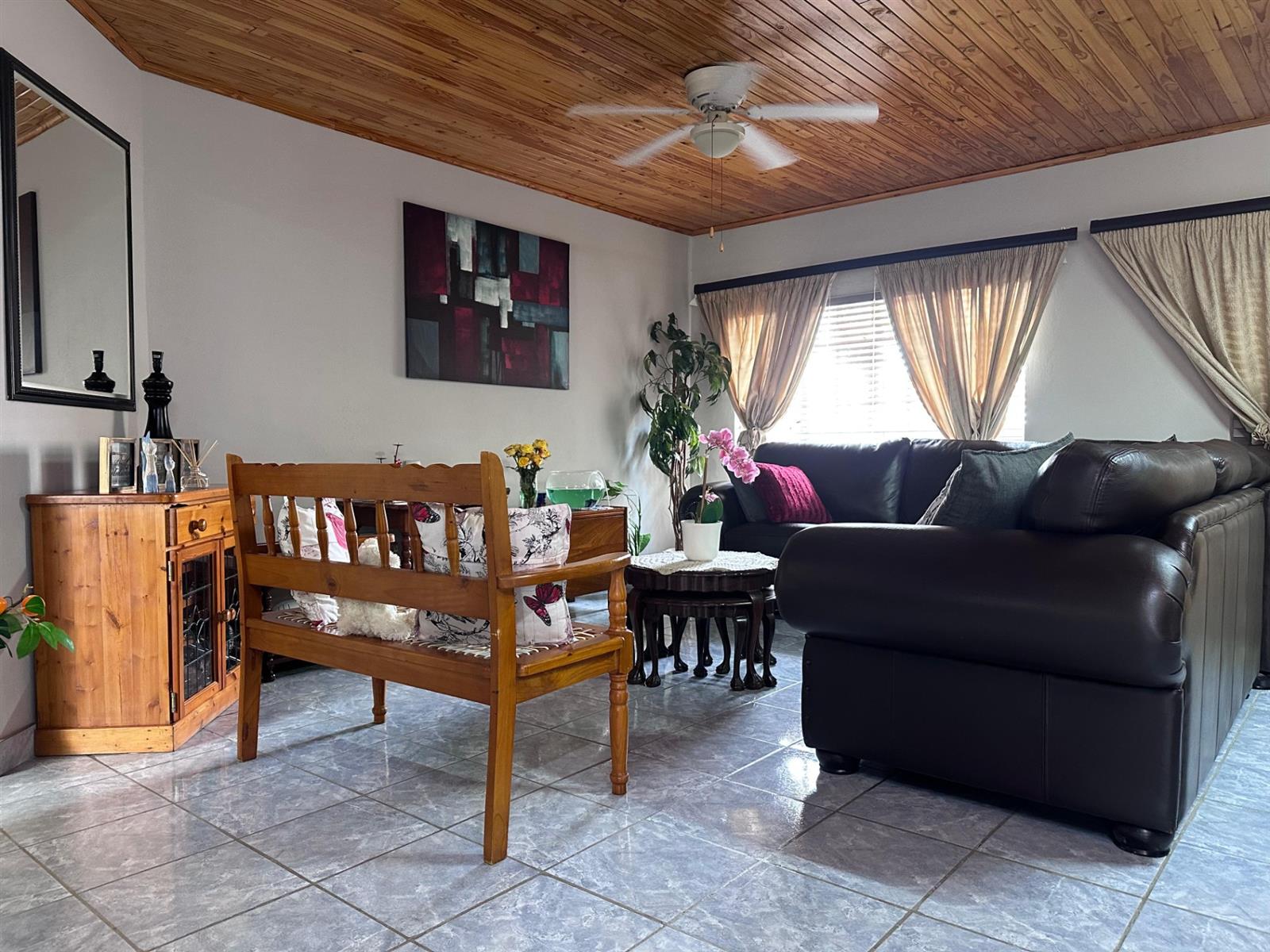 Townhouse for sale in Huttenheights, Newcastle, KwaZulu Natal