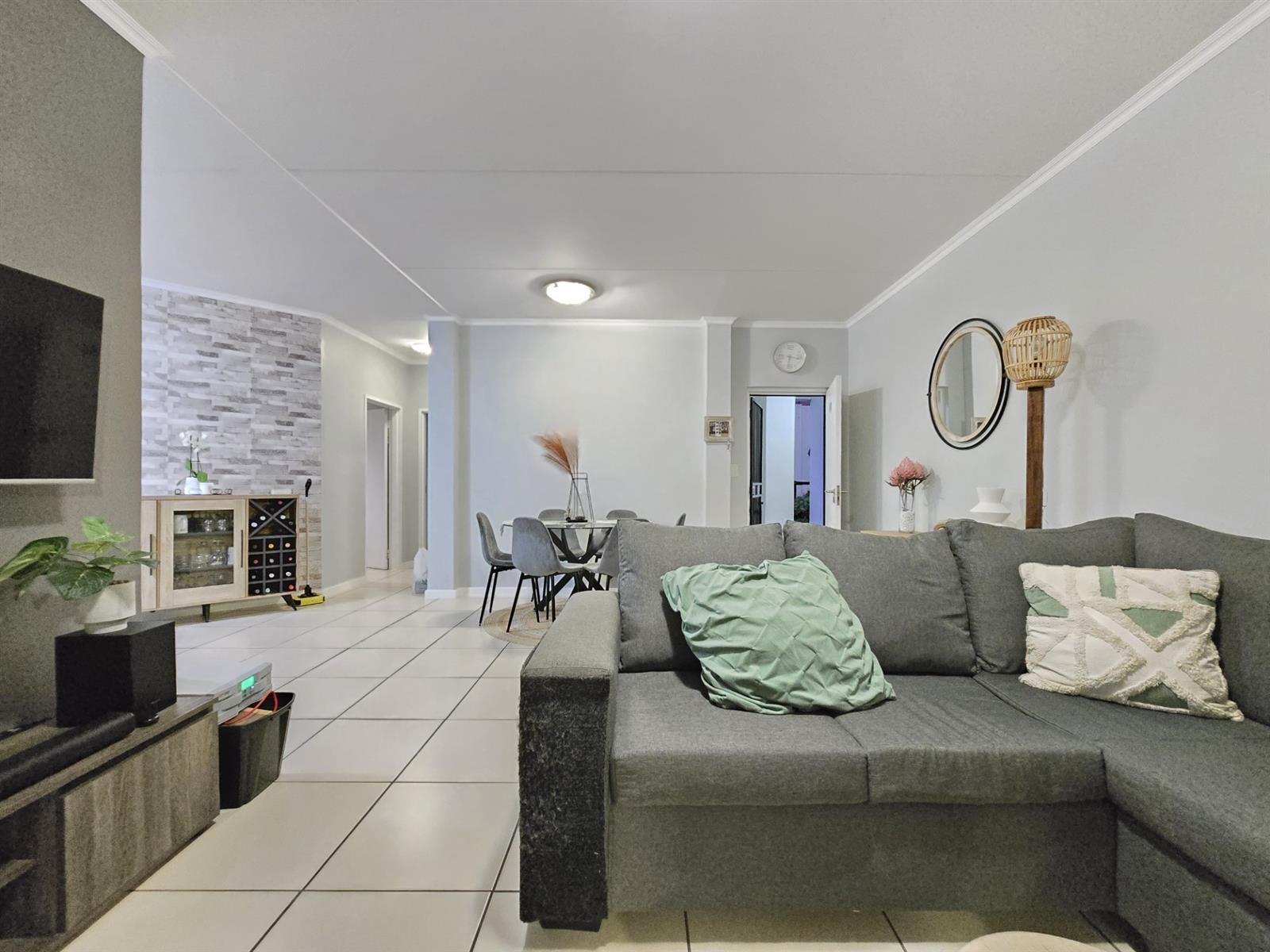 Pet Friendly Ground Floor Apartment For Sale in Malakite, Greenstone Hill