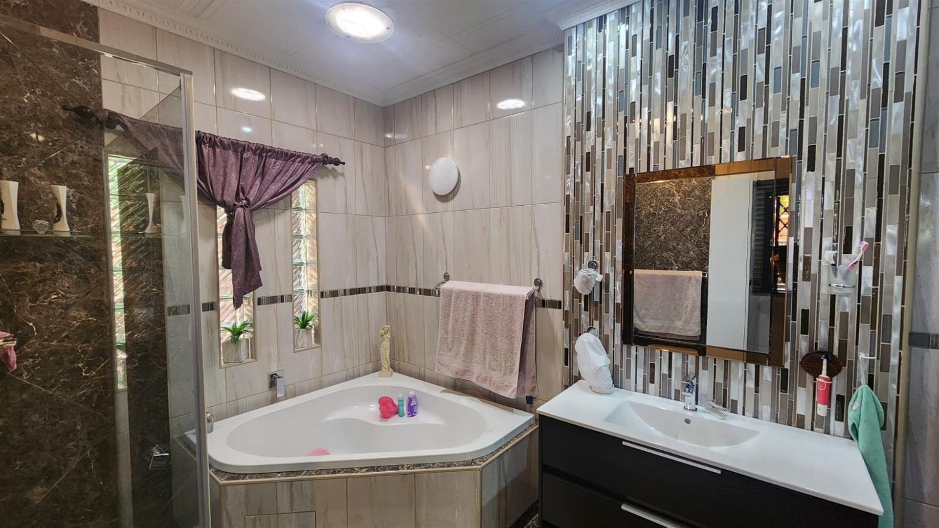Modern Gem with Private Dam Access | Dalpark Extension 1