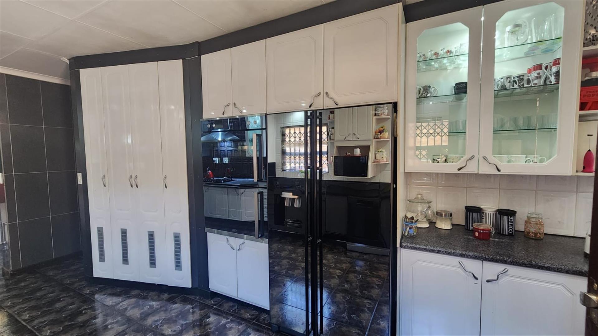 Modern Gem with Private Dam Access | Dalpark Extension 1