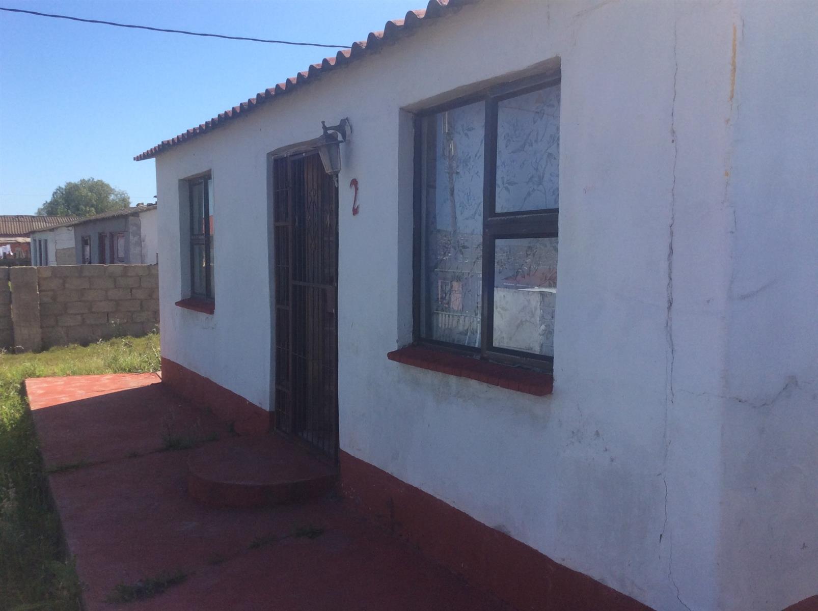 HOUSE FOR SALE IN KWANOBUHLE