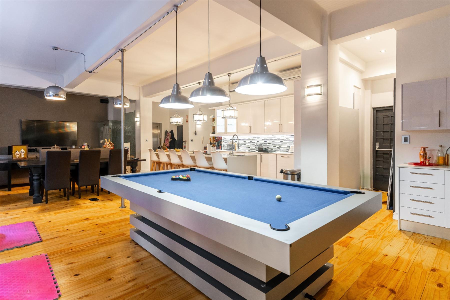 Spacious Urban Loft - Fully Furnished Airbnb-Ready