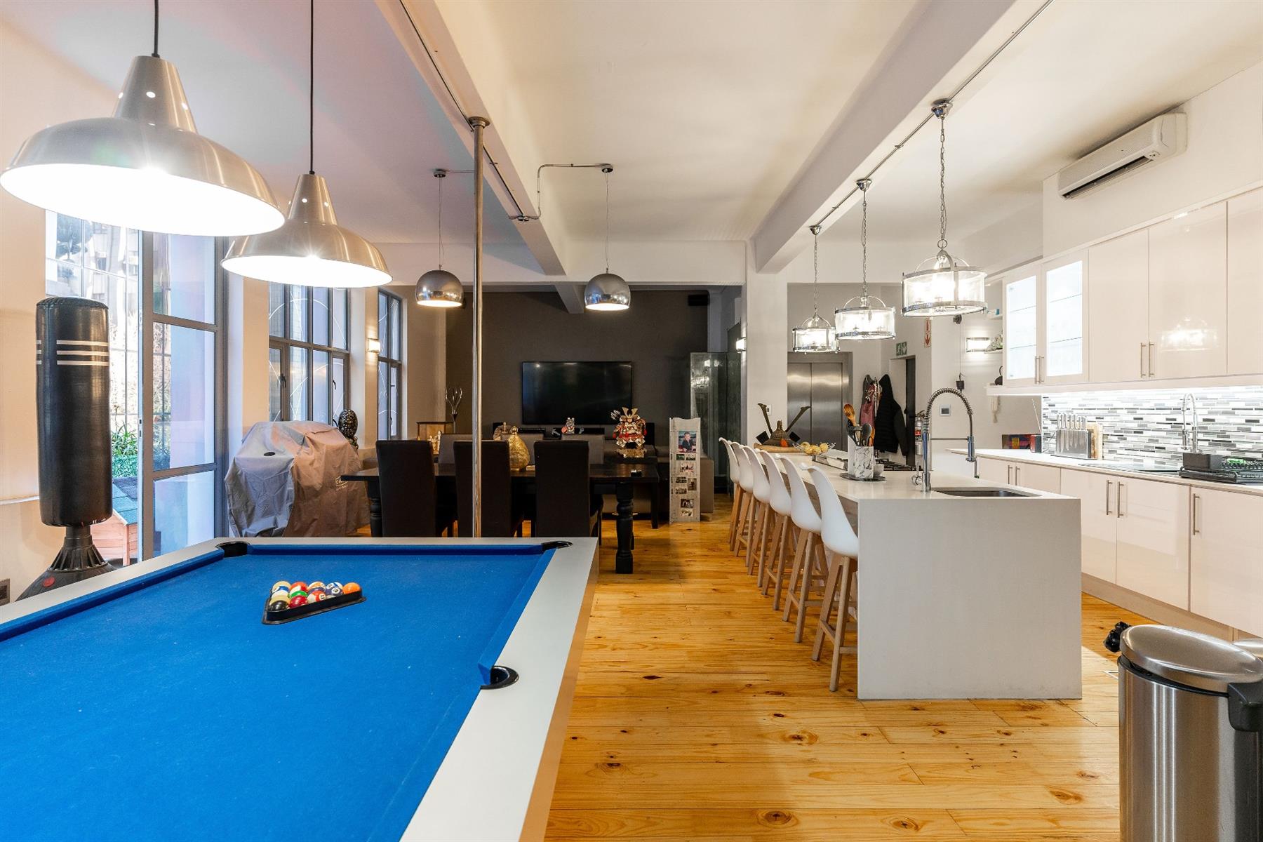 Spacious Urban Loft - Fully Furnished Airbnb-Ready
