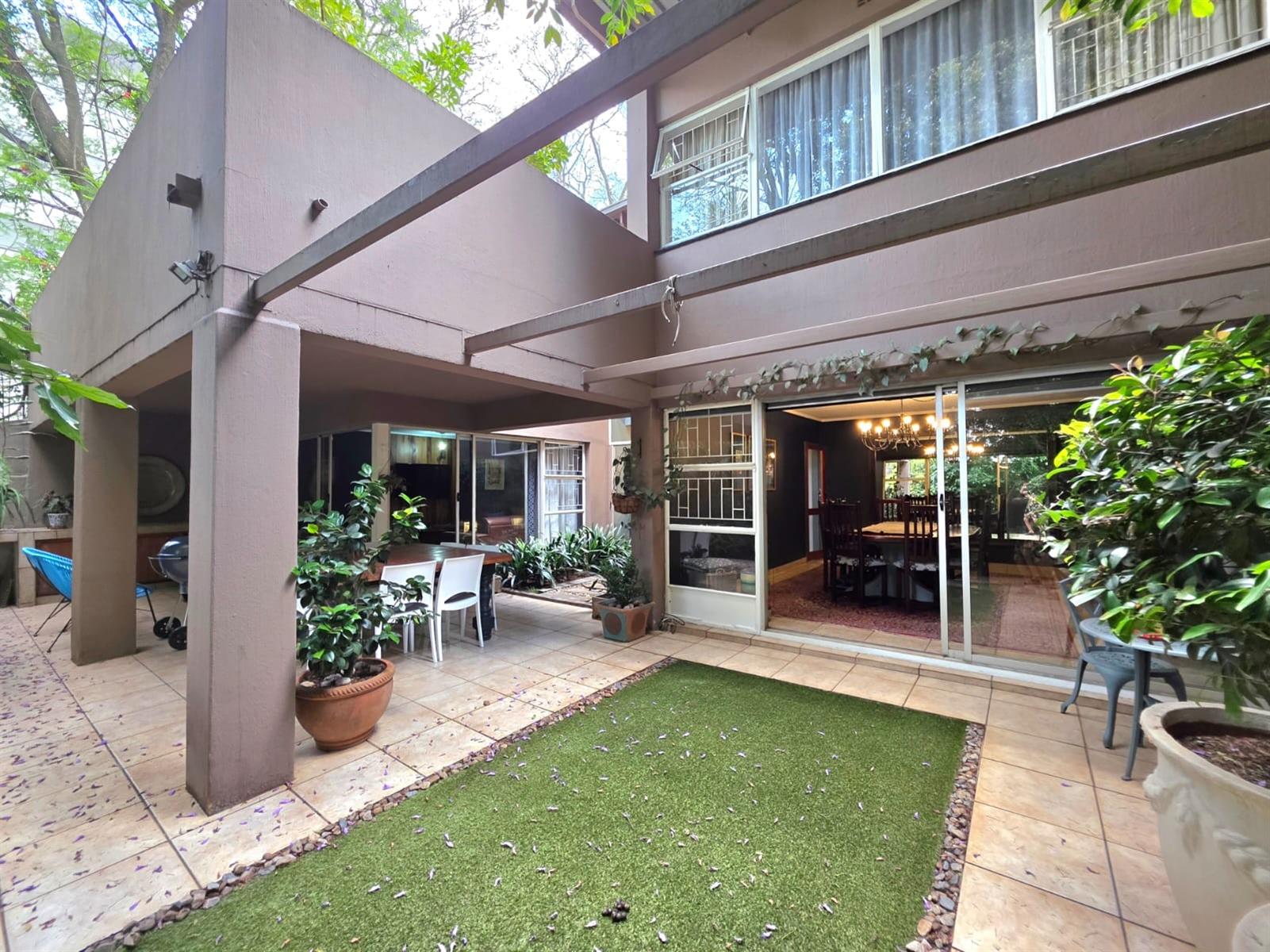 Spacious Duplex Townhouse - A Home Alive With Character, Colour and Creativity