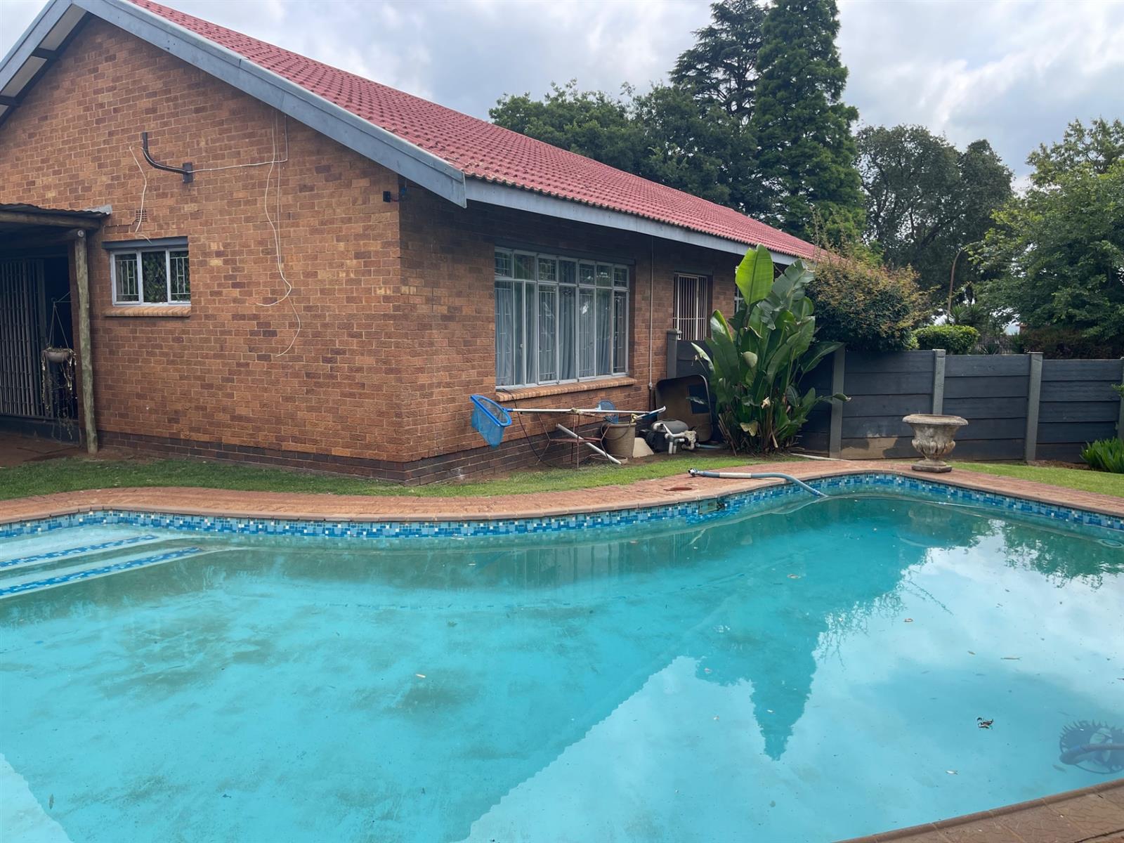 Charming Property Up for Grabs!!!