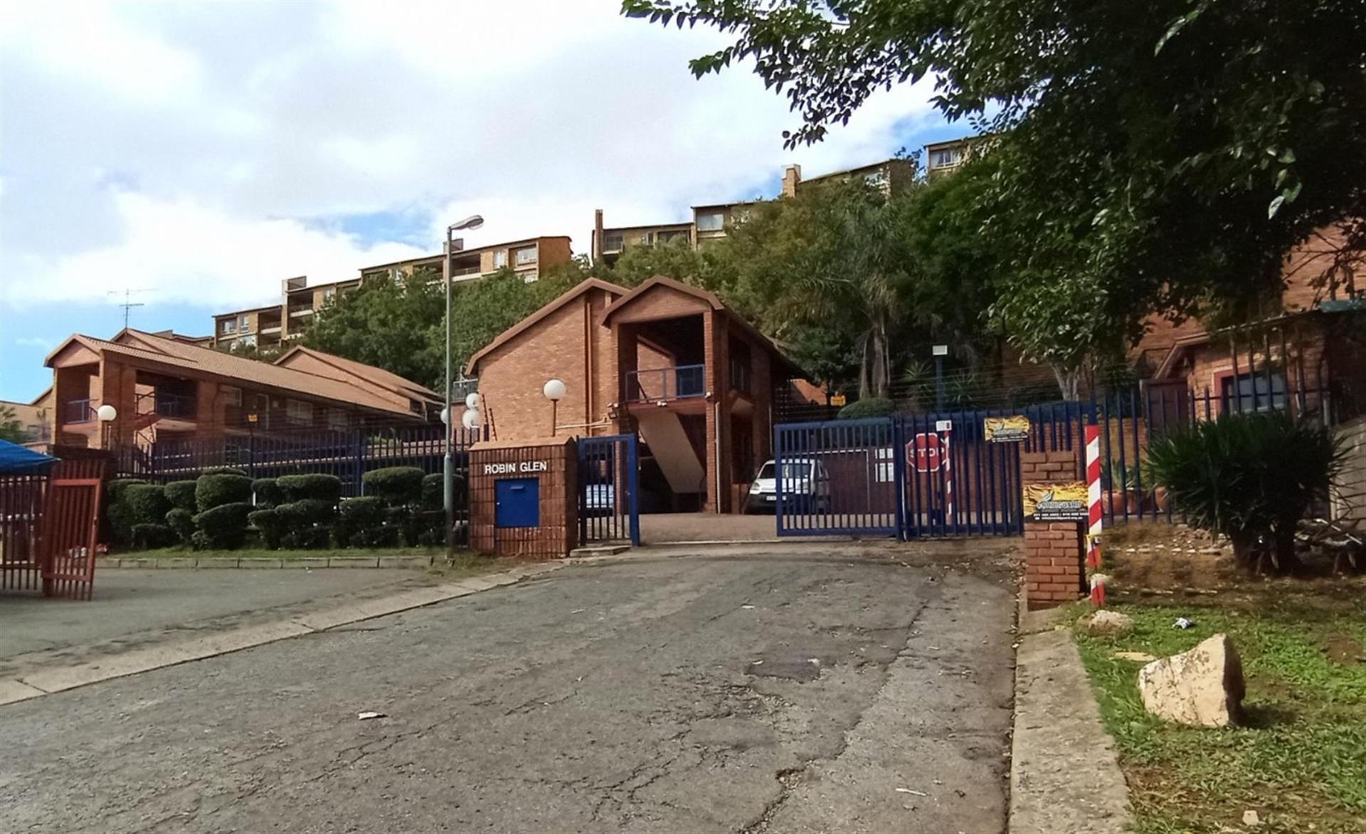 Apartment For Sale in Windsor East, Randburg 92 Squares.