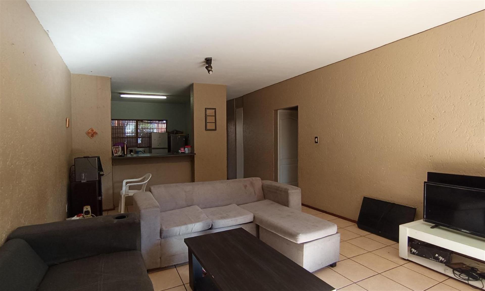 Apartment For Sale in Windsor East, Randburg 92 Squares.