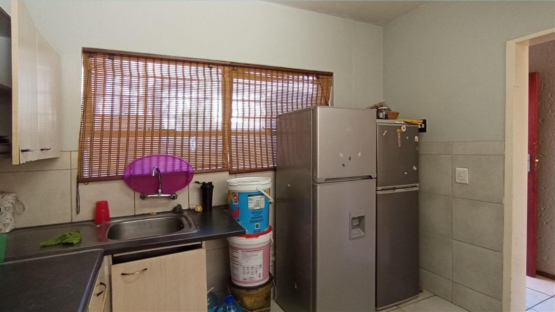 Apartment For Sale in Windsor East, Randburg 92 Squares.