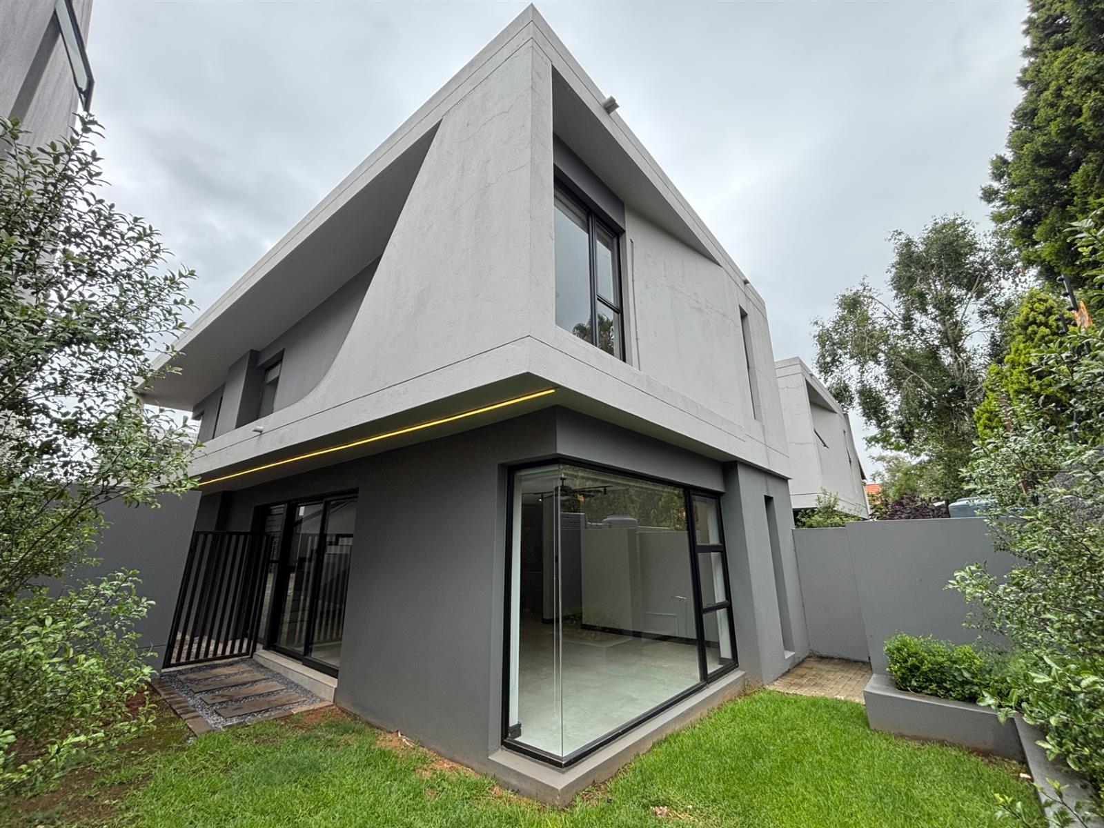 Elevate Your Lifestyle: A Secure, Modern Retreat for the Next Generation of Professionals
