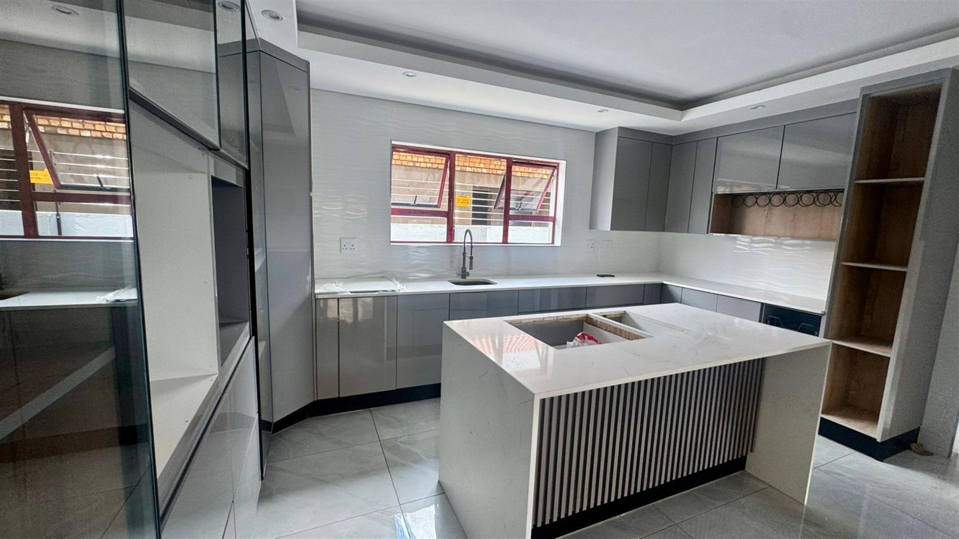 Brand-New Modern Masterpiece in Aerorand