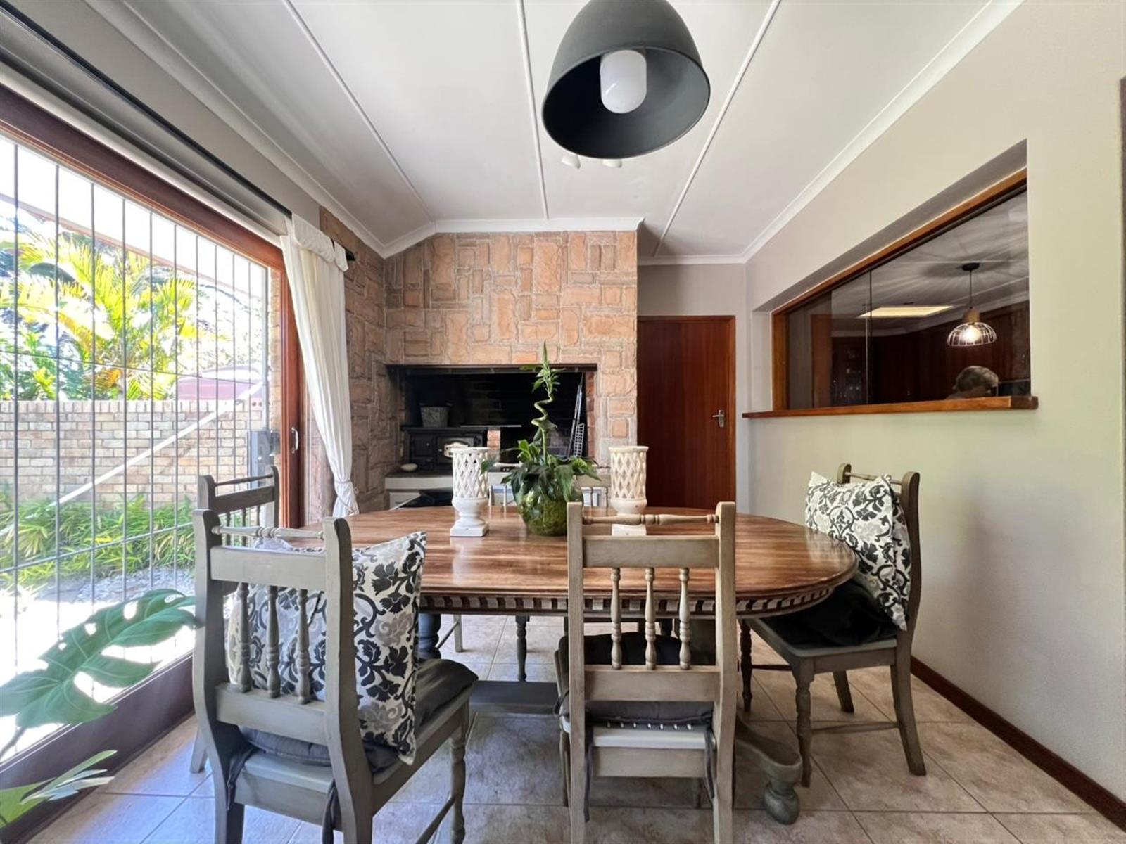Exquisite 4-Bedroom Home in Prestigious Boskloof