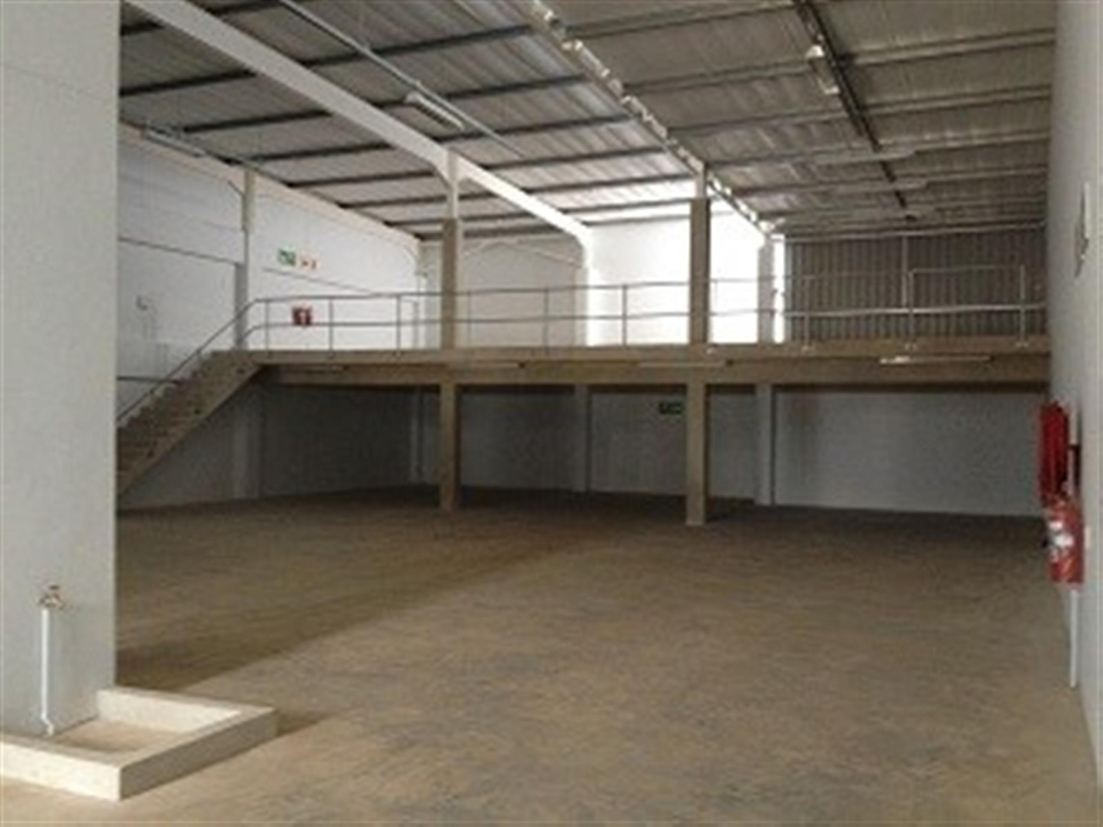 Retail and warehouse space to let on Umhlanga Ridge.