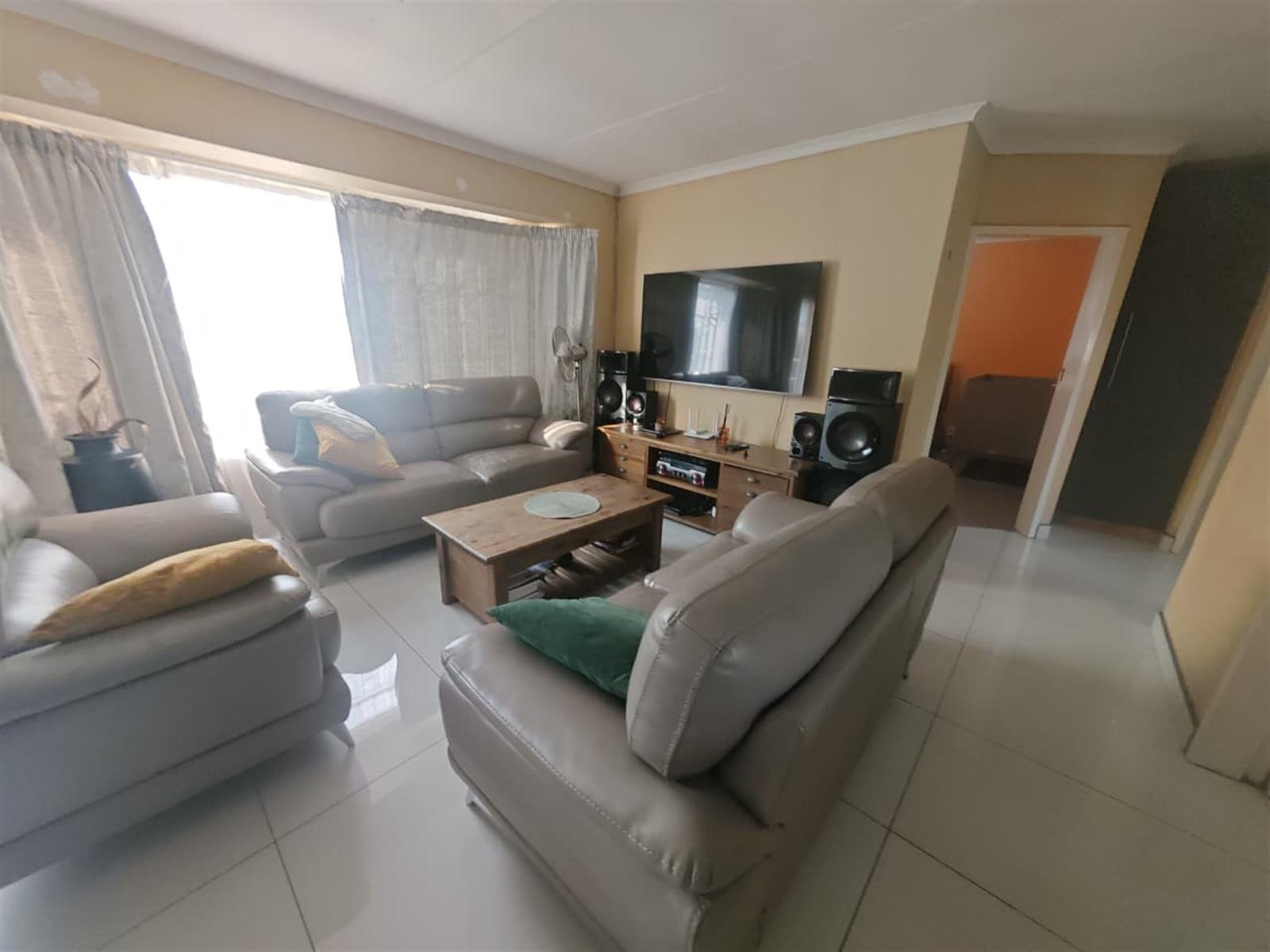 Complex For Sale in Groblerpark, Roodepoort