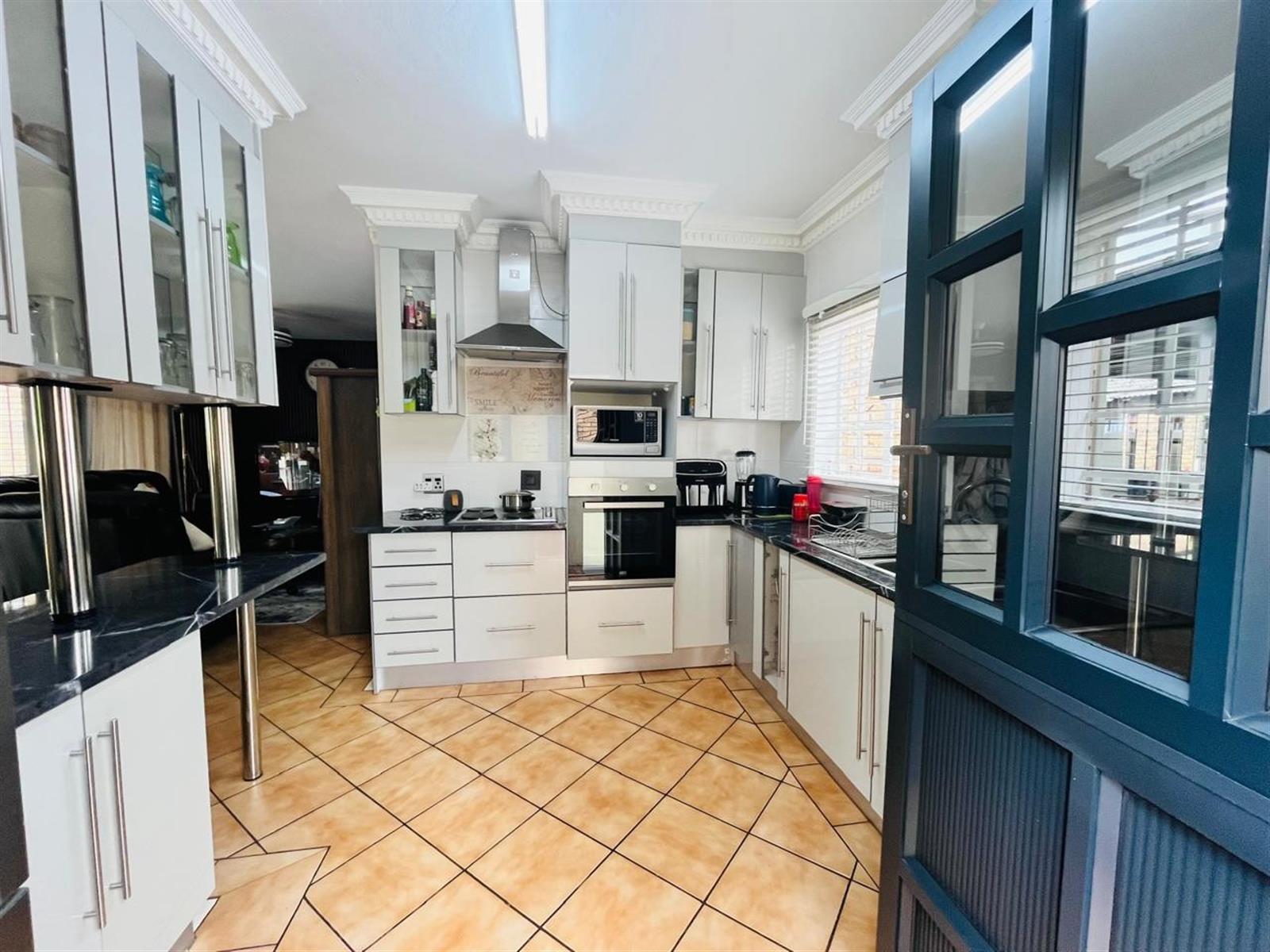 House for sale in Theresapark, Akasia