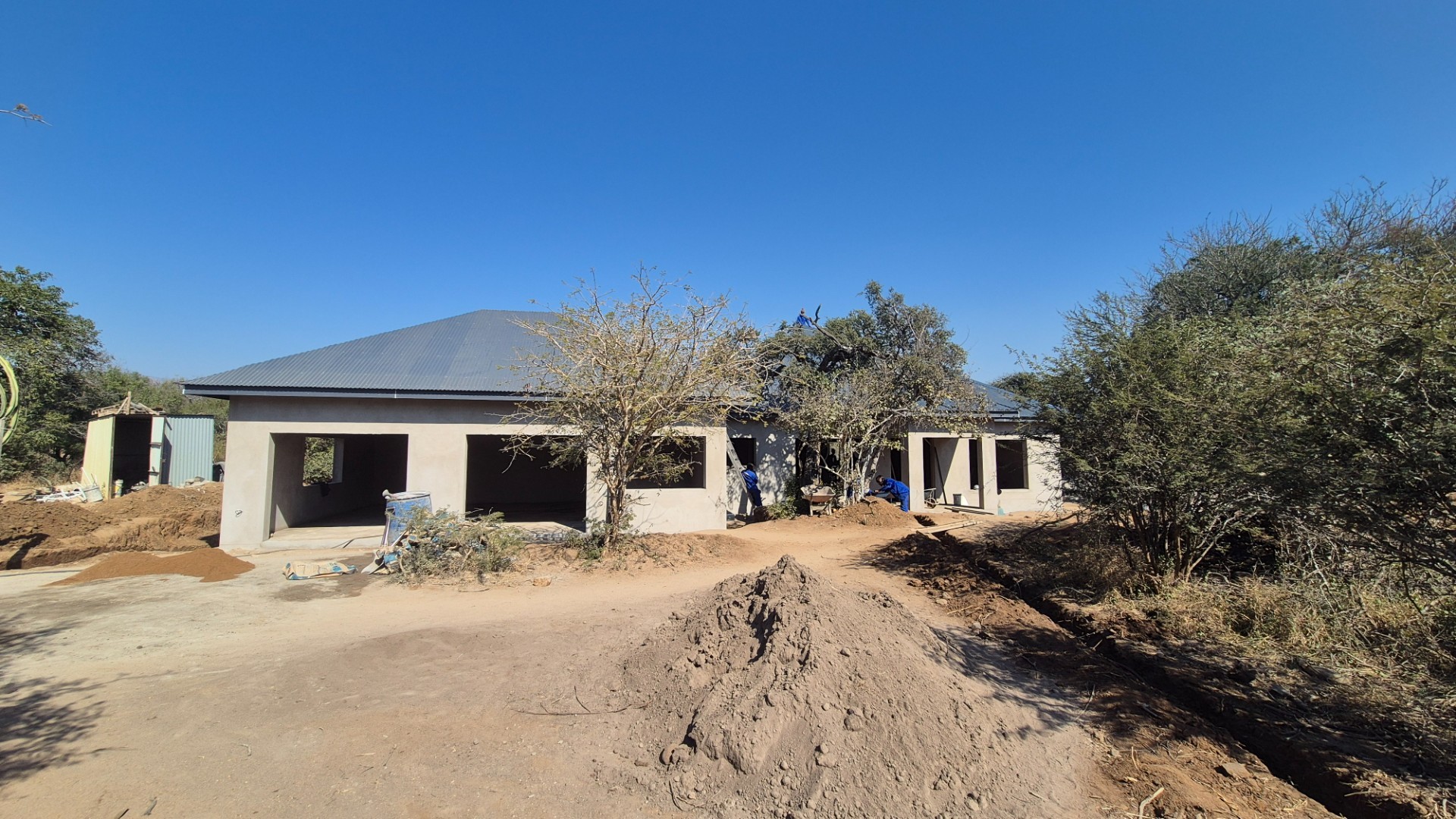 A large house under construction on one of the best plots in Blyde Wildlife Estate.N0 TRANSFER DUTY