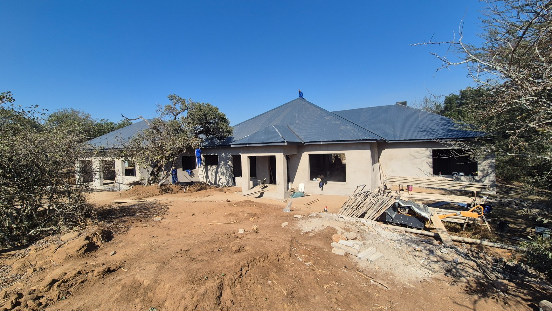 A large house under construction on one of the best plots in Blyde Wildlife Estate.N0 TRANSFER DUTY