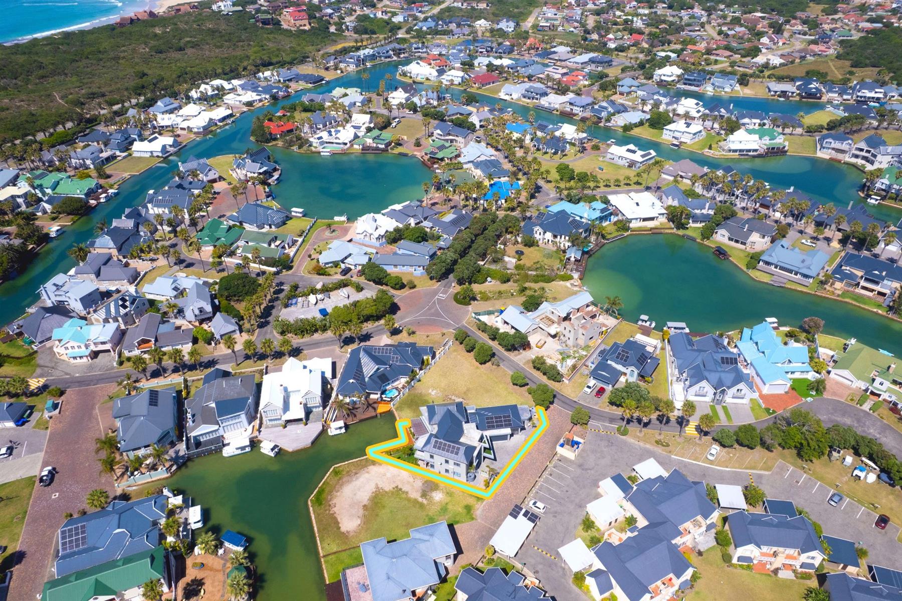 Luxury Canal-Front Home with Private Mooring for 2 Boats | Marina Martinique