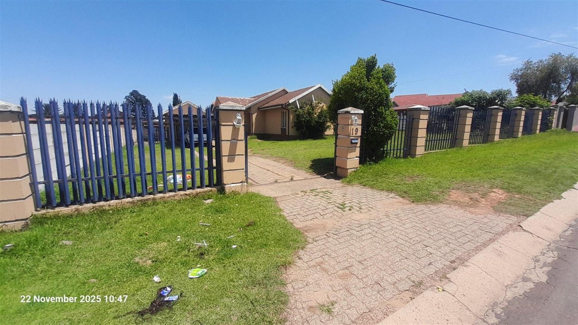 House for sale in Tasbet Park, Witbank, 1075 m²