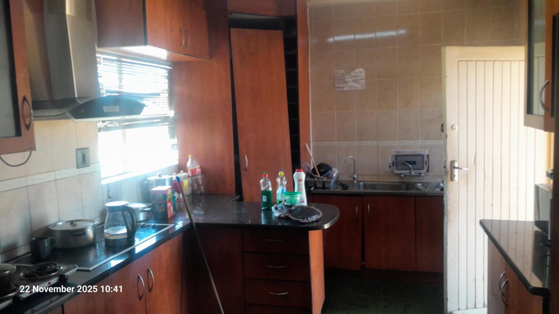 House for sale in Tasbet Park, Witbank, 1075 m²