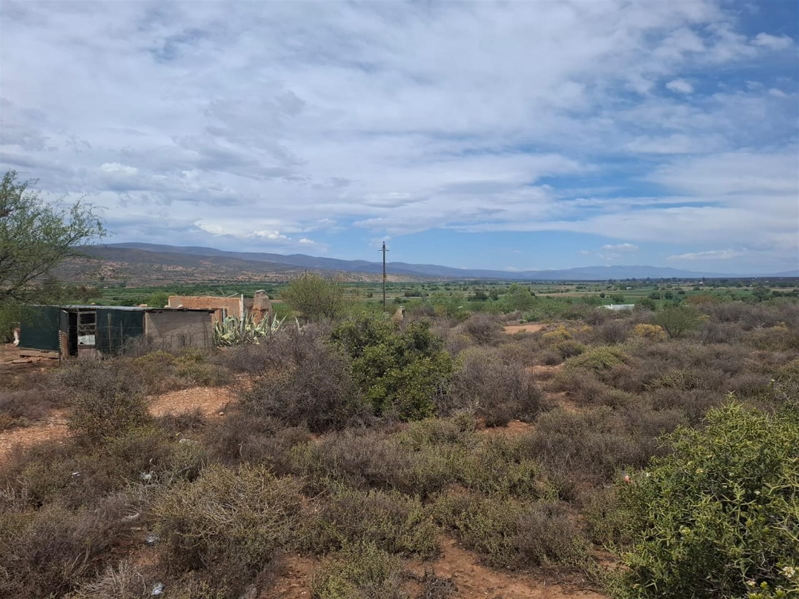 Discover the peaceful charm of De Hoop, a rural haven just outside Oudtshoorn.