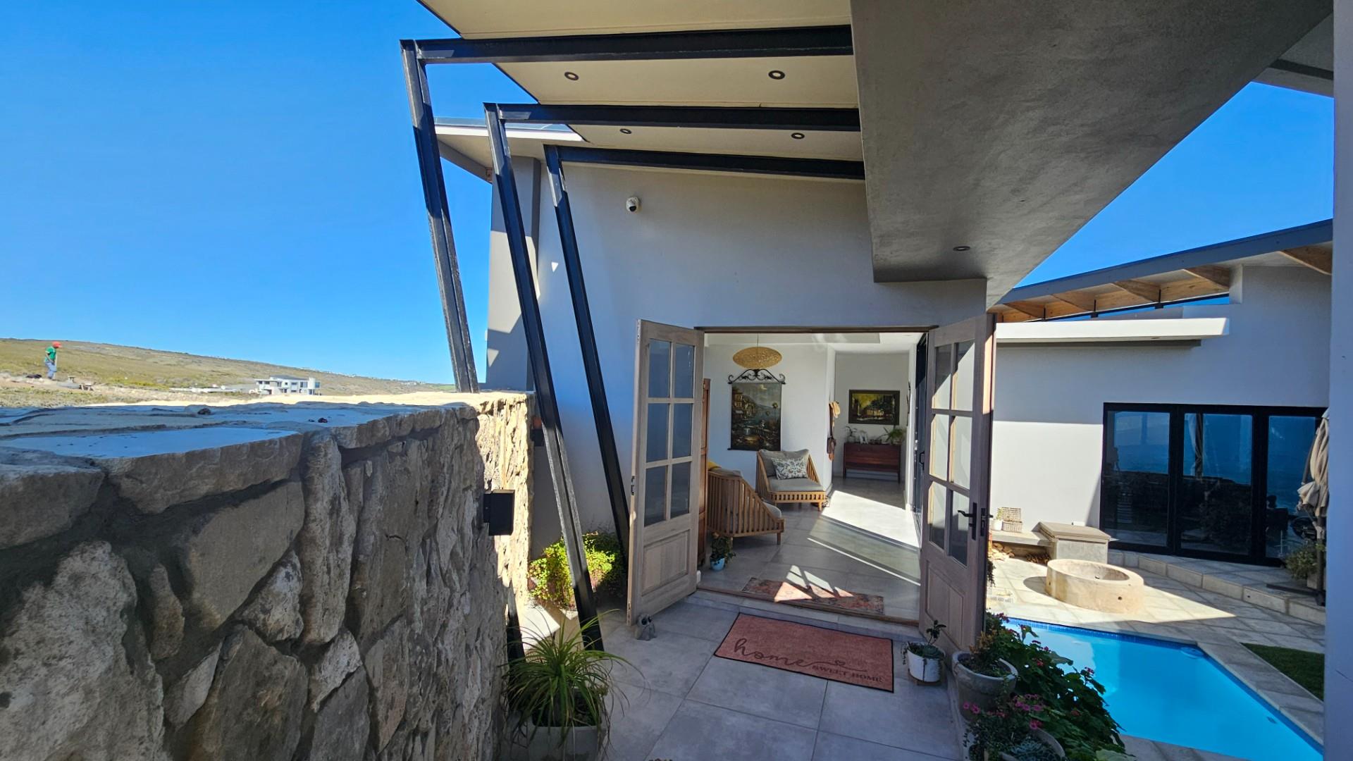 Exclusive Contemporary House For Sale in Paradise Coast, Mossel Bay