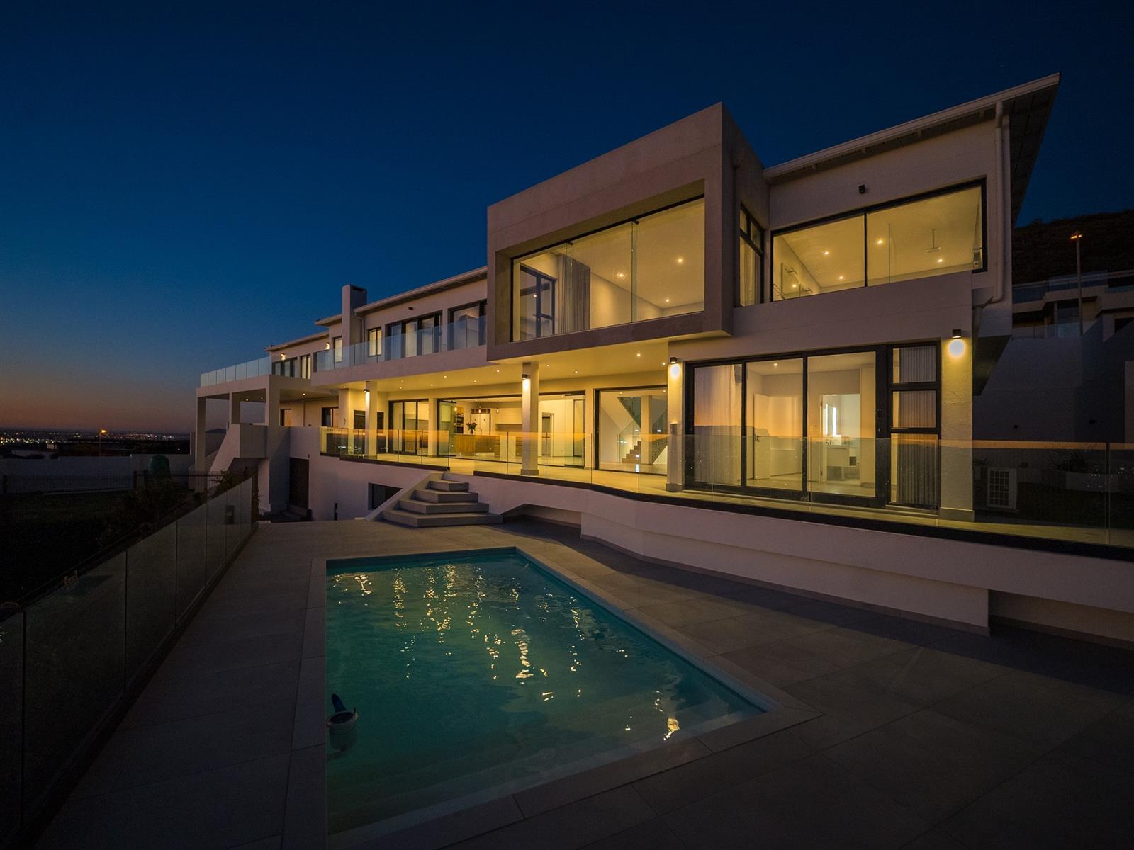 5-Bedroom Luxury Residence in Prestigious Baronetcy Estate