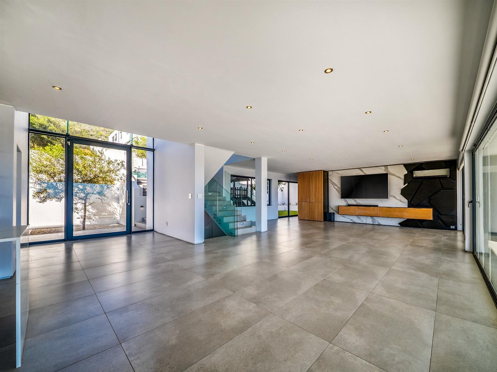 5-Bedroom Luxury Residence in Prestigious Baronetcy Estate