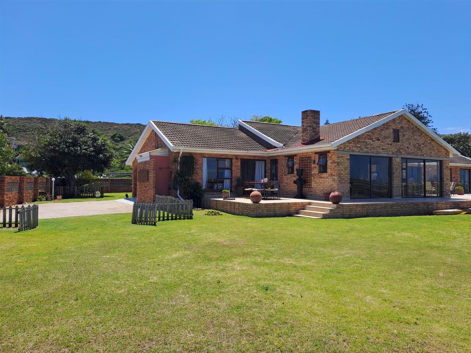 Stunning 5 Bedroom property plus 1 Bedroom flat for sale in Amsterdamhoek