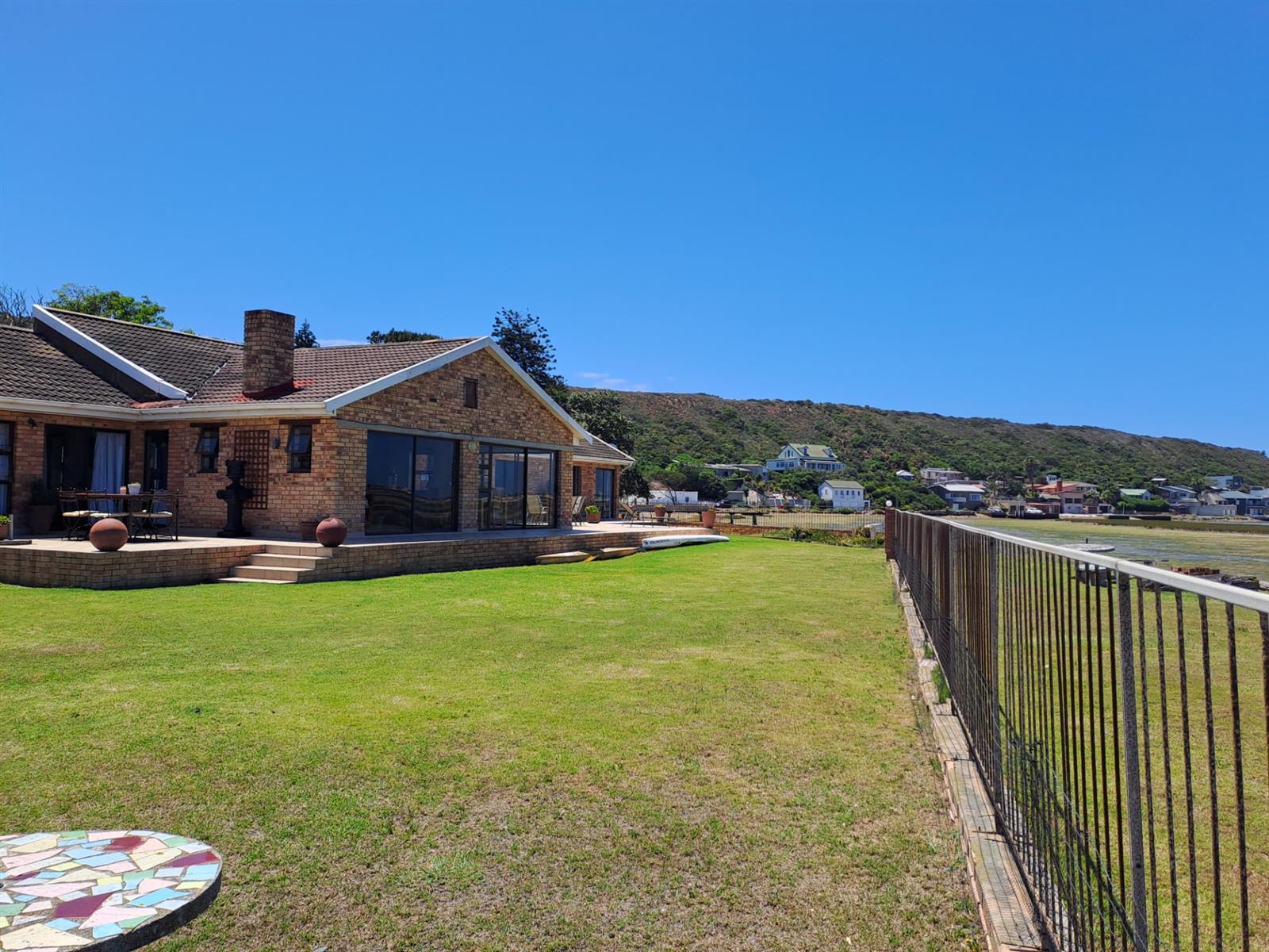 Stunning 5 Bedroom property plus 1 Bedroom flat for sale in Amsterdamhoek
