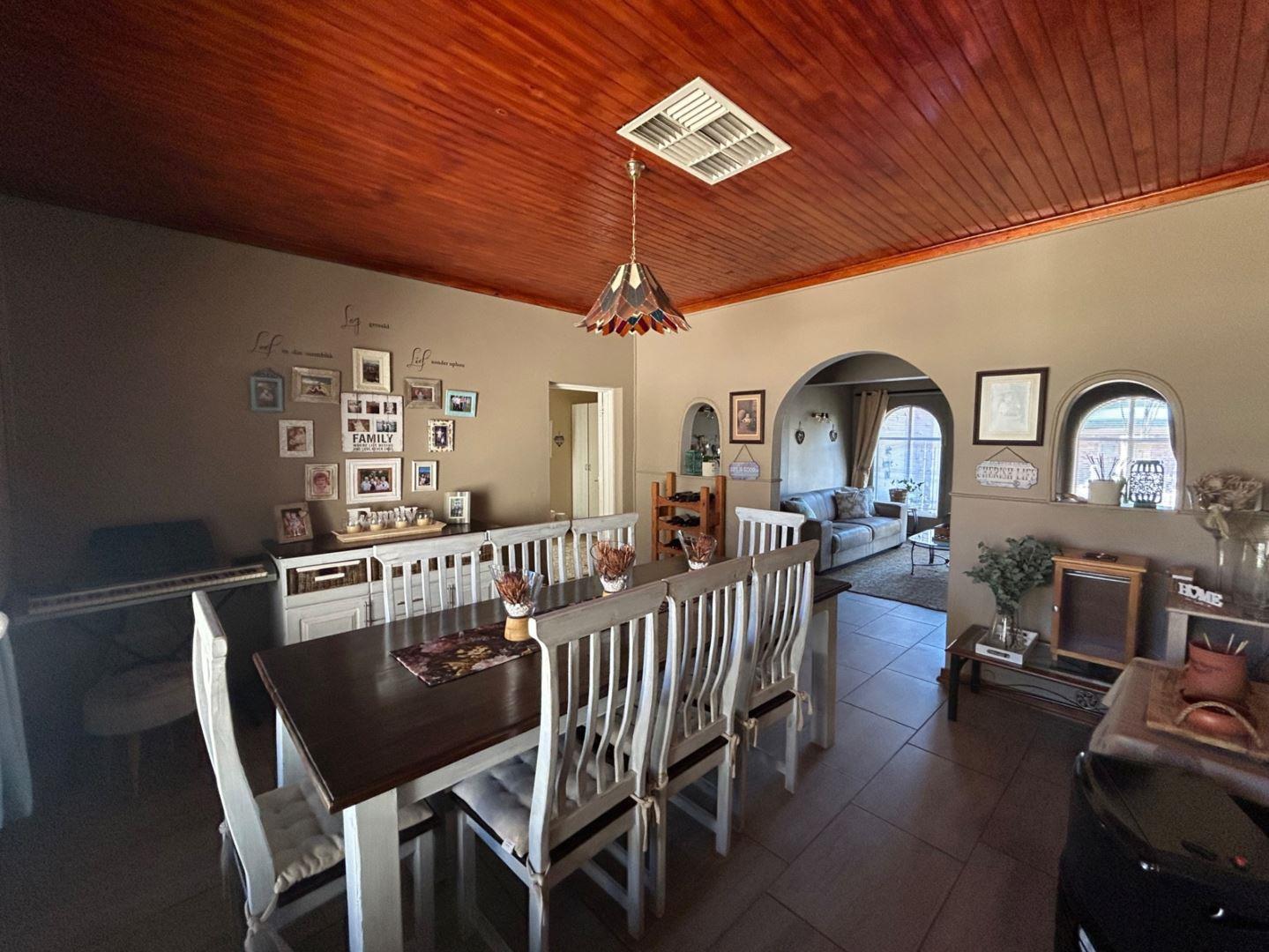 ☀️ Monument Heights Oasis: Sparkling Pool, Solar Power, and Endless Family Fun Awaits!