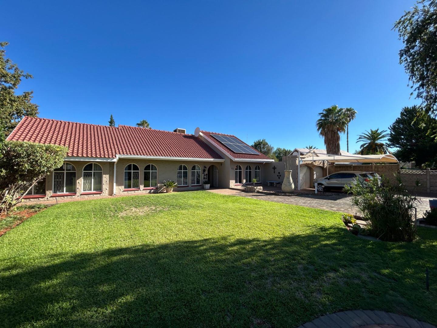 ☀️ Monument Heights Oasis: Sparkling Pool, Solar Power, and Endless Family Fun Awaits!