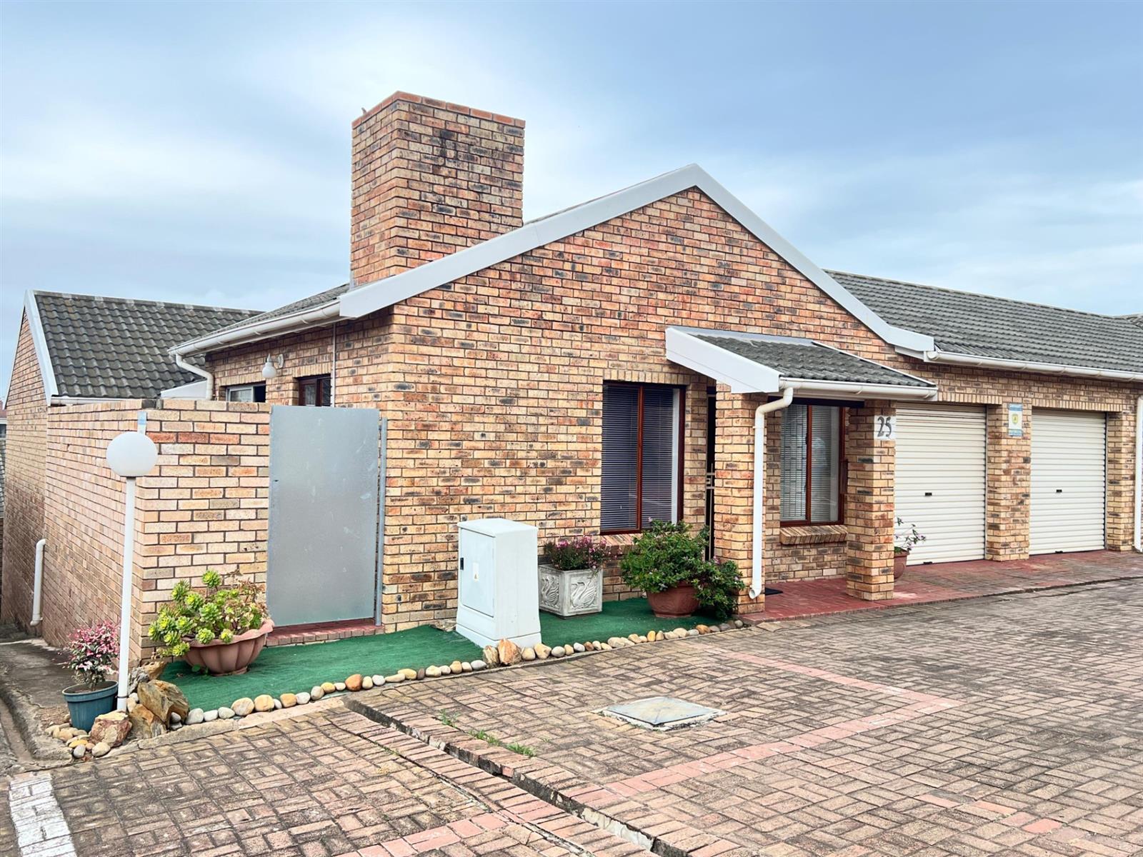 Townhouse For Sale in Ferreira Town Jeffreys Bay Eastern Cape