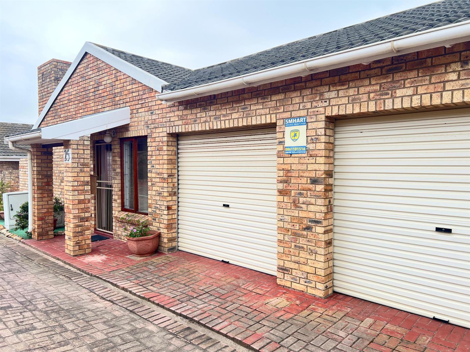 Townhouse For Sale in Ferreira Town Jeffreys Bay Eastern Cape