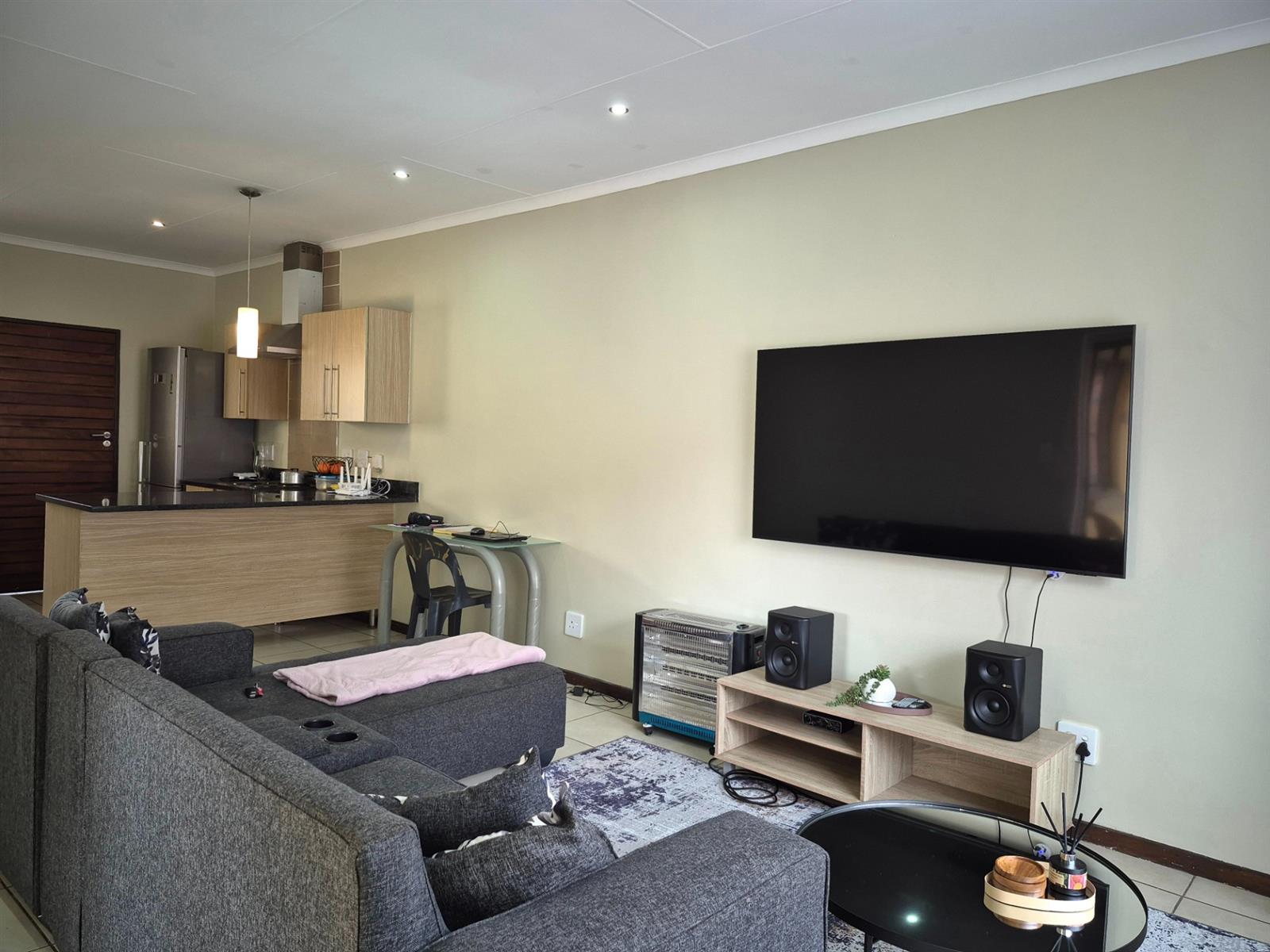 Spacious and Secure 3-Bedroom Townhouse in Prime Mooikloof Ridge