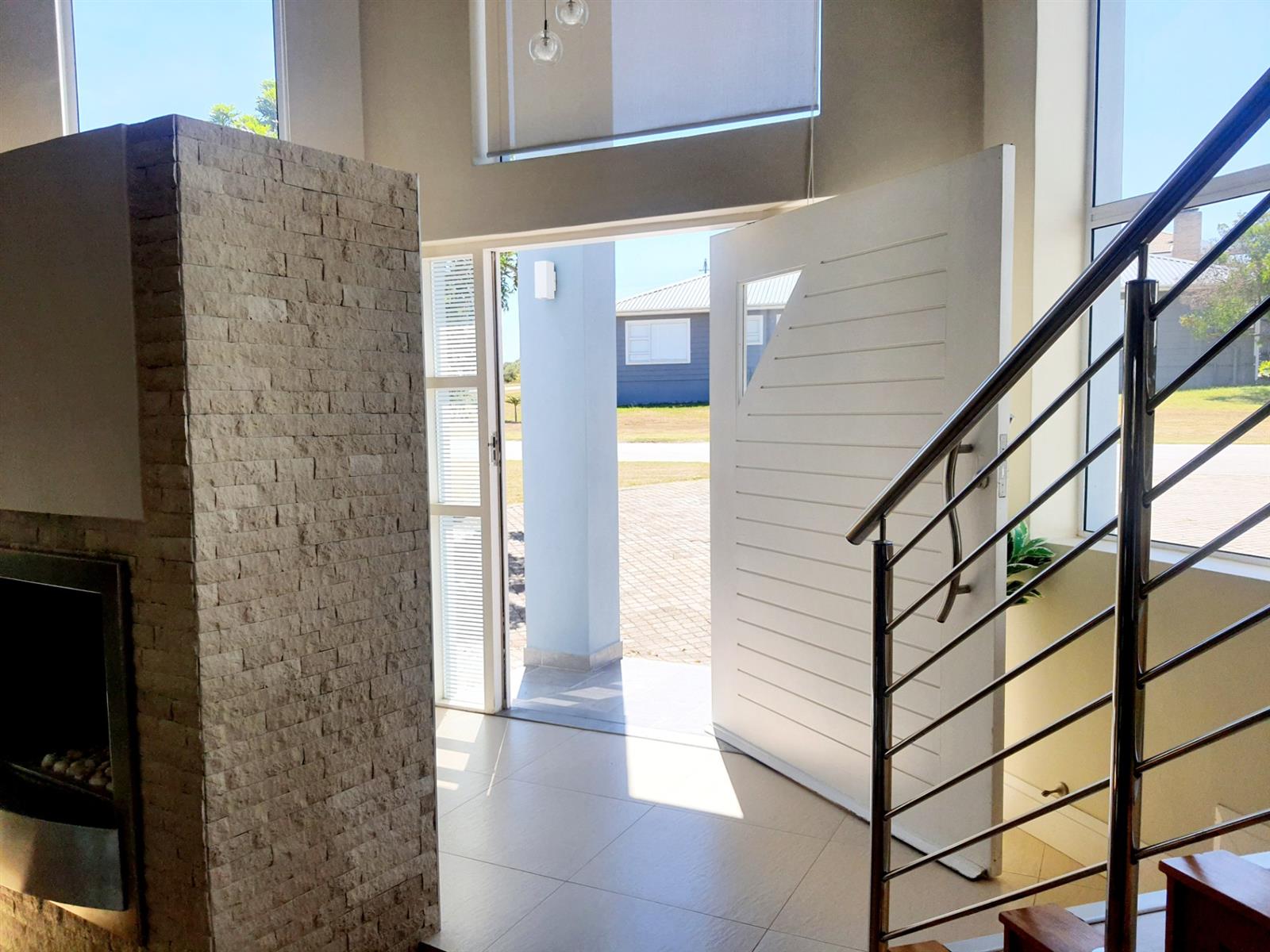 A Light-Filled Coastal Haven Where Space, Style and Comfort Come Together