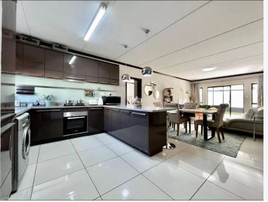 Townhouse for sale in Carlswald, Midrand, 198 m²