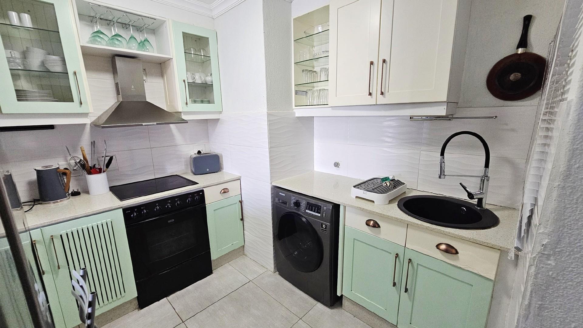 Magnificent, fully furnished beachfront apartment in Margate