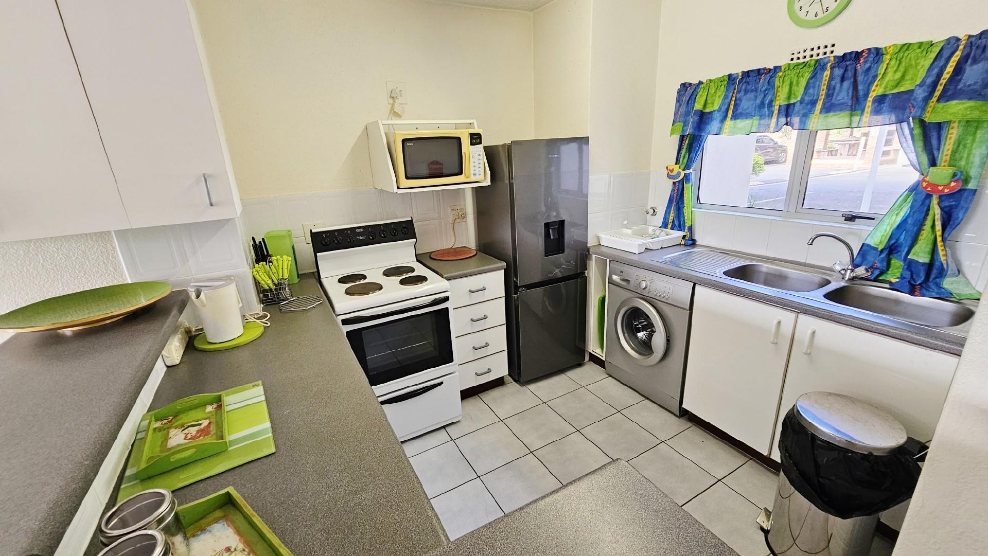 2 bedroom Apartment For Sale in Uvongo Beach, Margate, KwaZulu Natal
