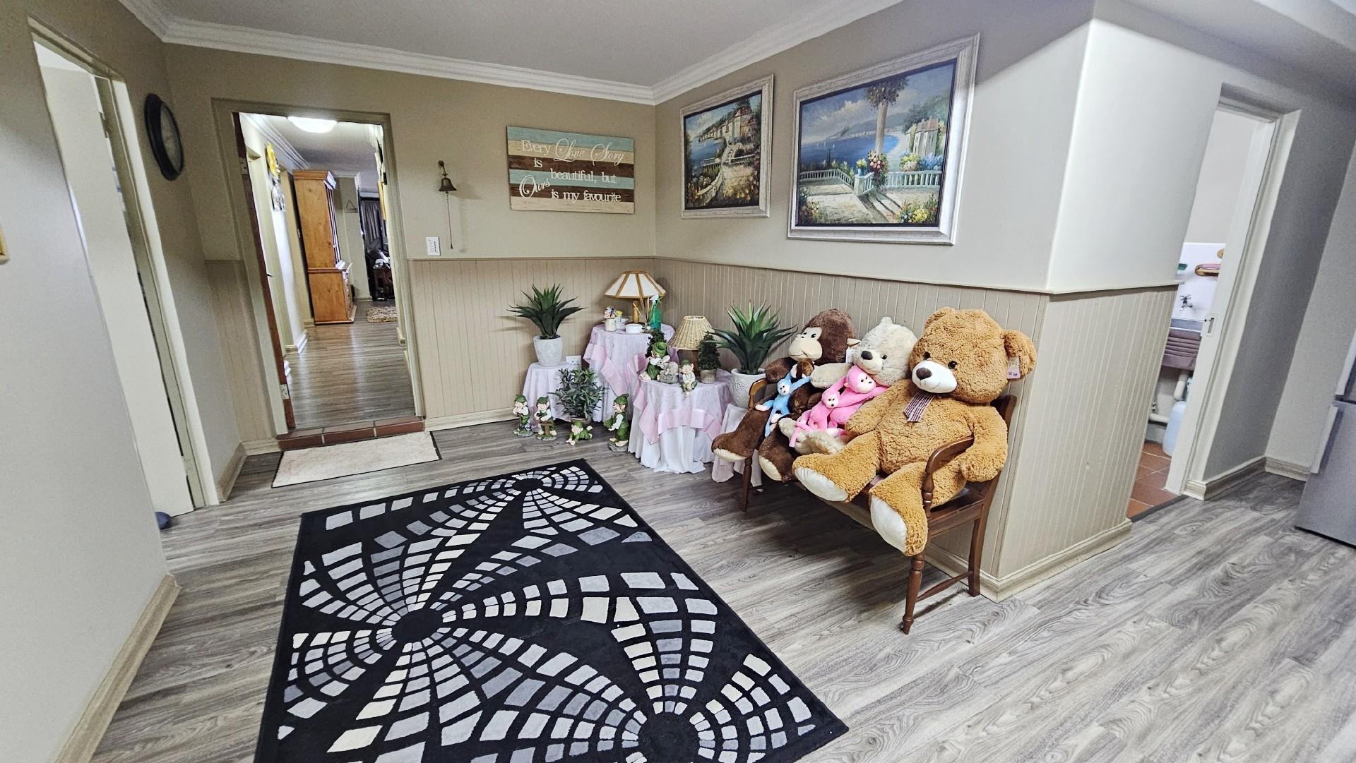 Spacious Apartment For Sale in Margate, KwaZulu Natal
